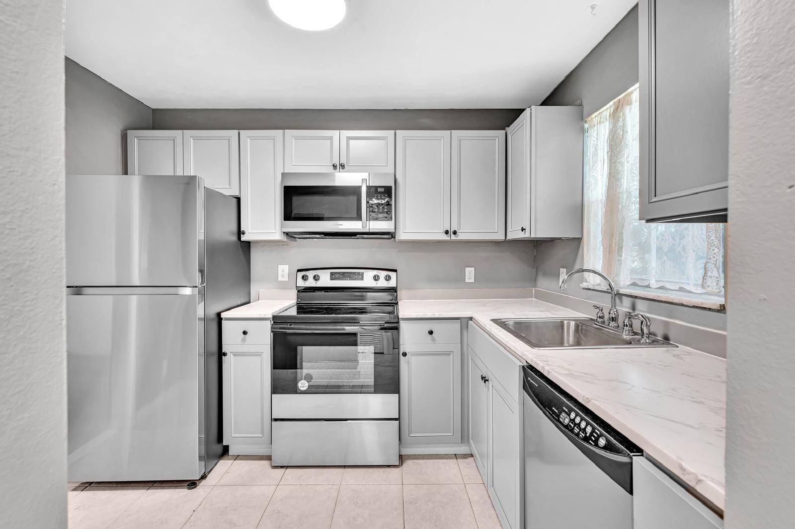 INVESTOR DREAM ! NEW KITCHEN BATHS, FLOORING.