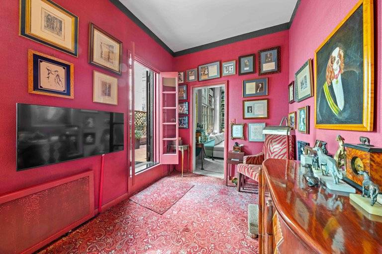 EXCLUSIVE USE OF 1800 SQ.