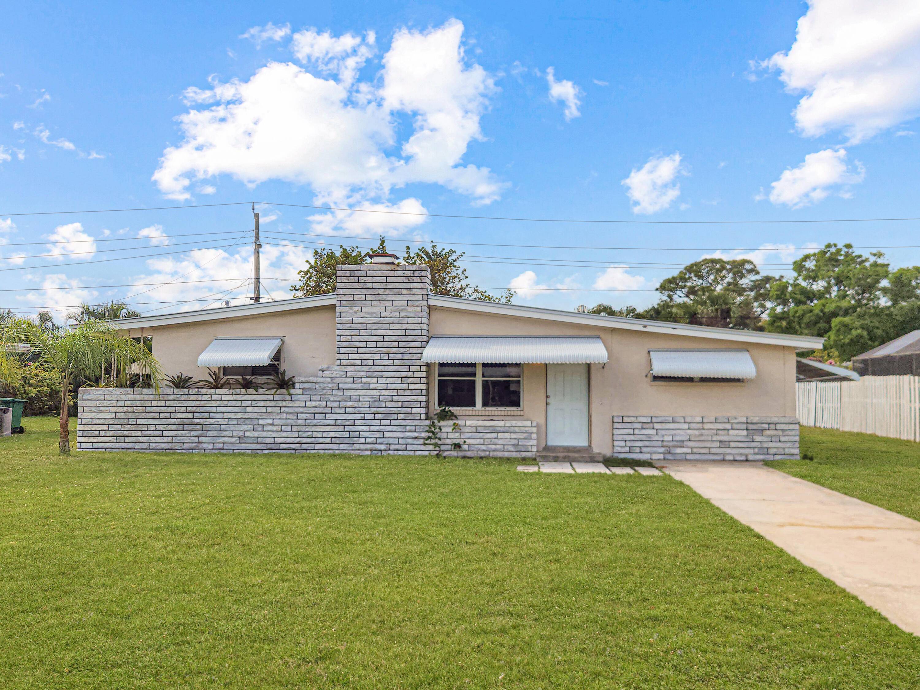 Charming mid centrury home located in desirable River Park with county only taxes !
