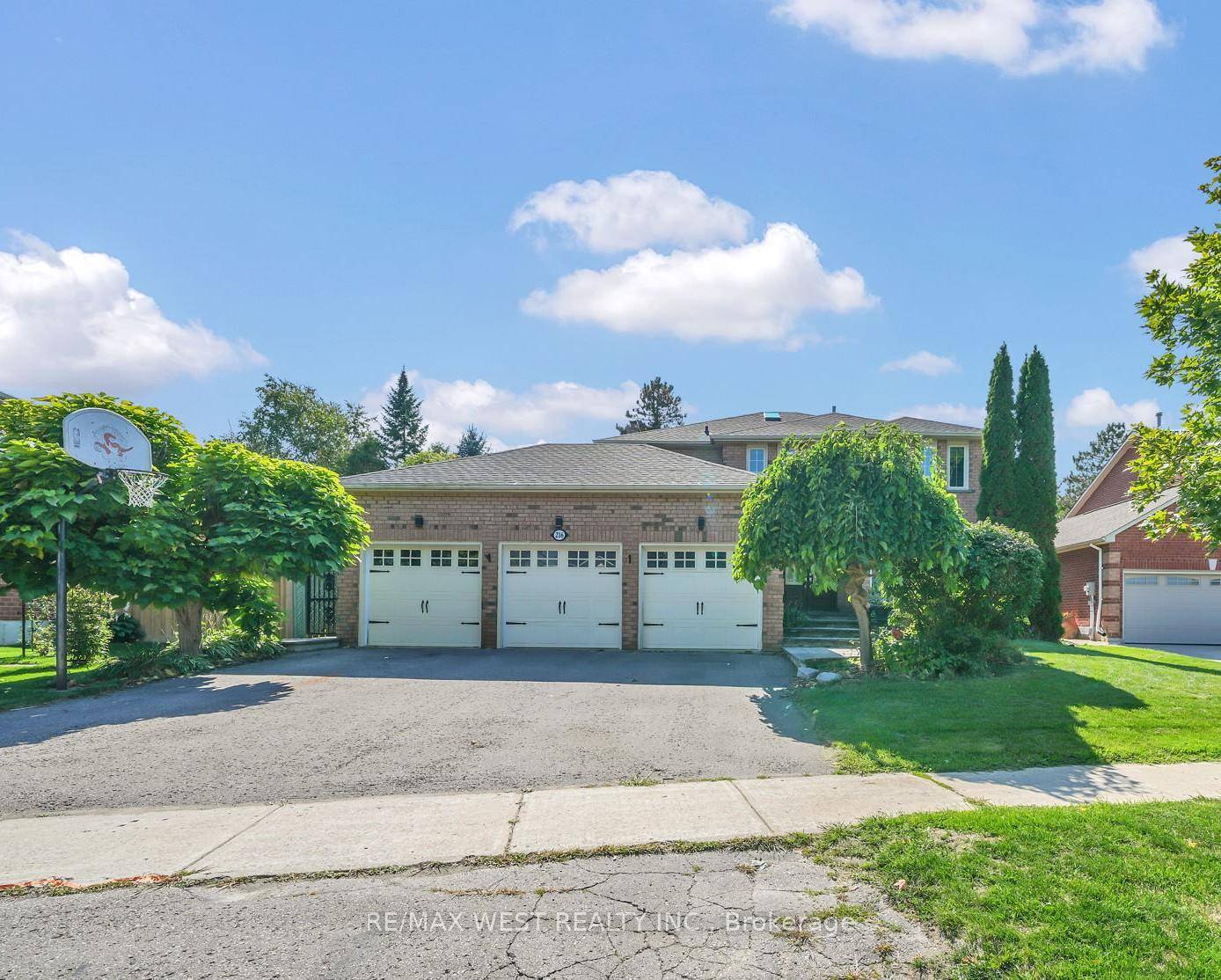 Luxurious 6 Bedroom Home with Triple Car Garage amp ; Inground Pool on One of Orangeville's Best Streets !