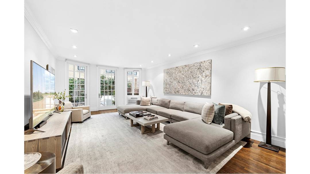 This Is The One ! Breakfast at Tiffany and Lunch and Dinner in your new home two doors down from Holly's home on the magical street where Audrey Hepburn made ...