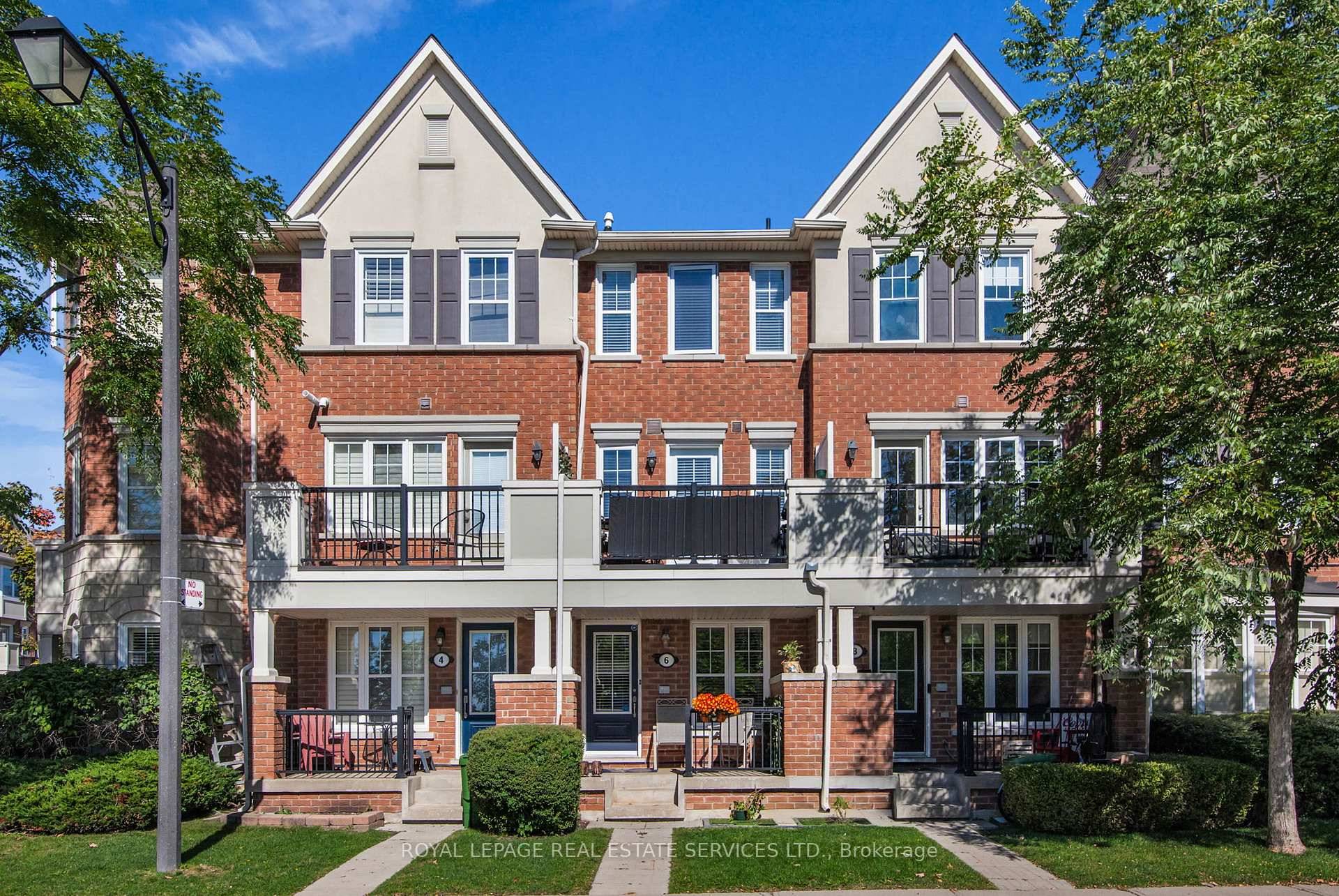 This beautiful 3 storey townhome is a great opportunity for first time home buyers !