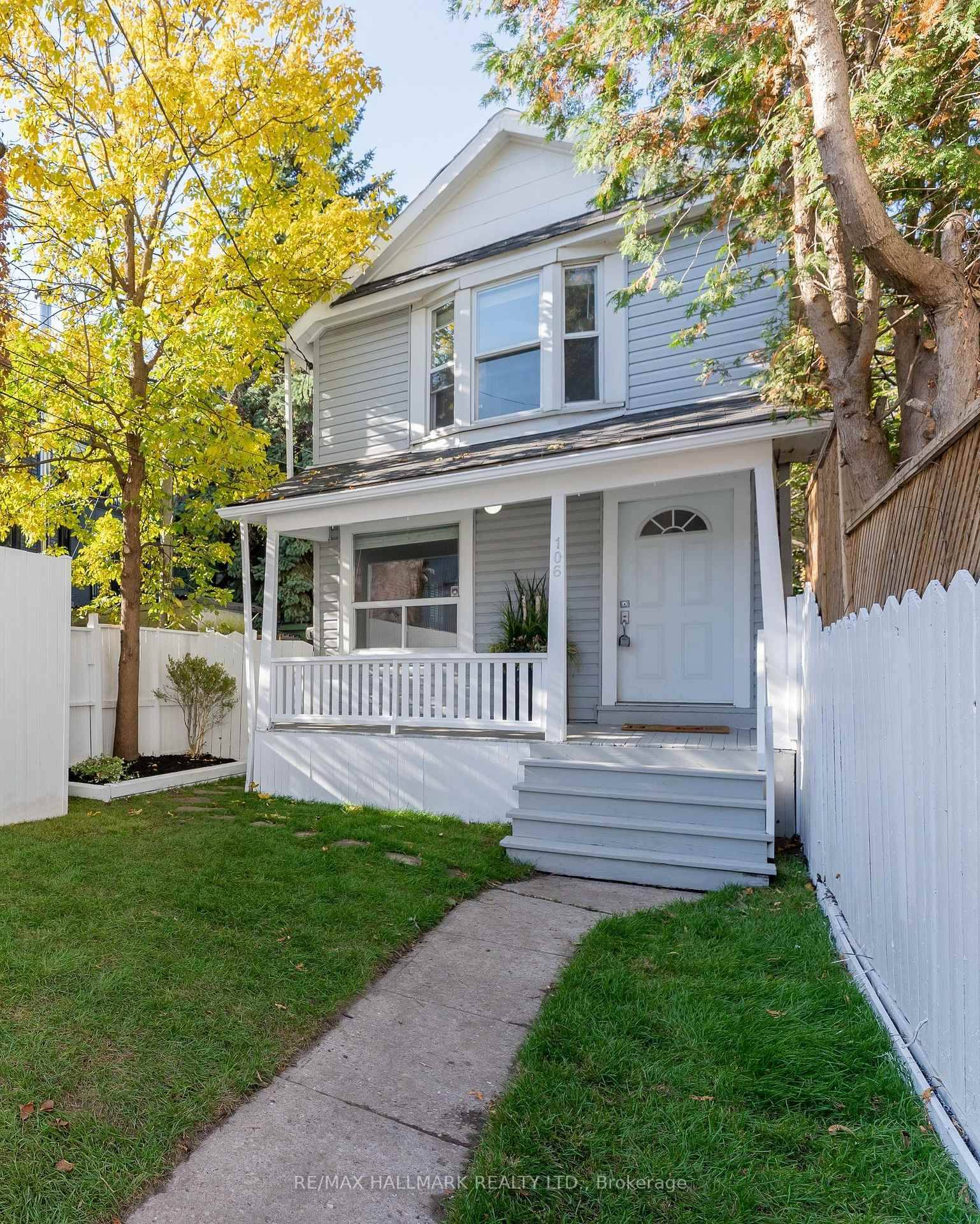 Detached, Stunning 3 Bedroom, 3 Bathroom Home, 3 Car Private Paved Driveway Parking In The Heart of the Beaches !