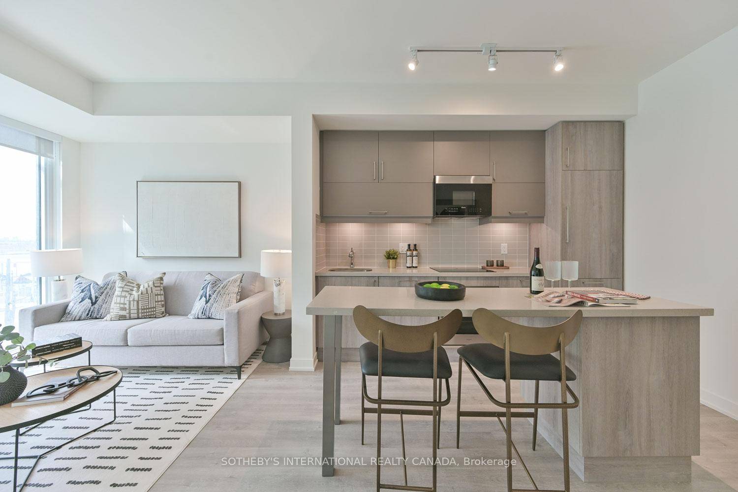 Step into this recently completed, bright and airy 1 bedroom oversized den with 2 full bathrooms, soaring 9 ft ceilings, and south facing exposure, filling the space with natural light.
