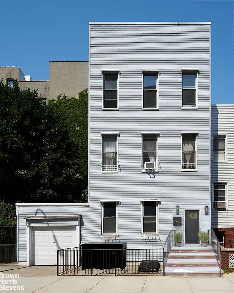 317 Manhattan Ave A Williamsburg Backyard Oasis !
