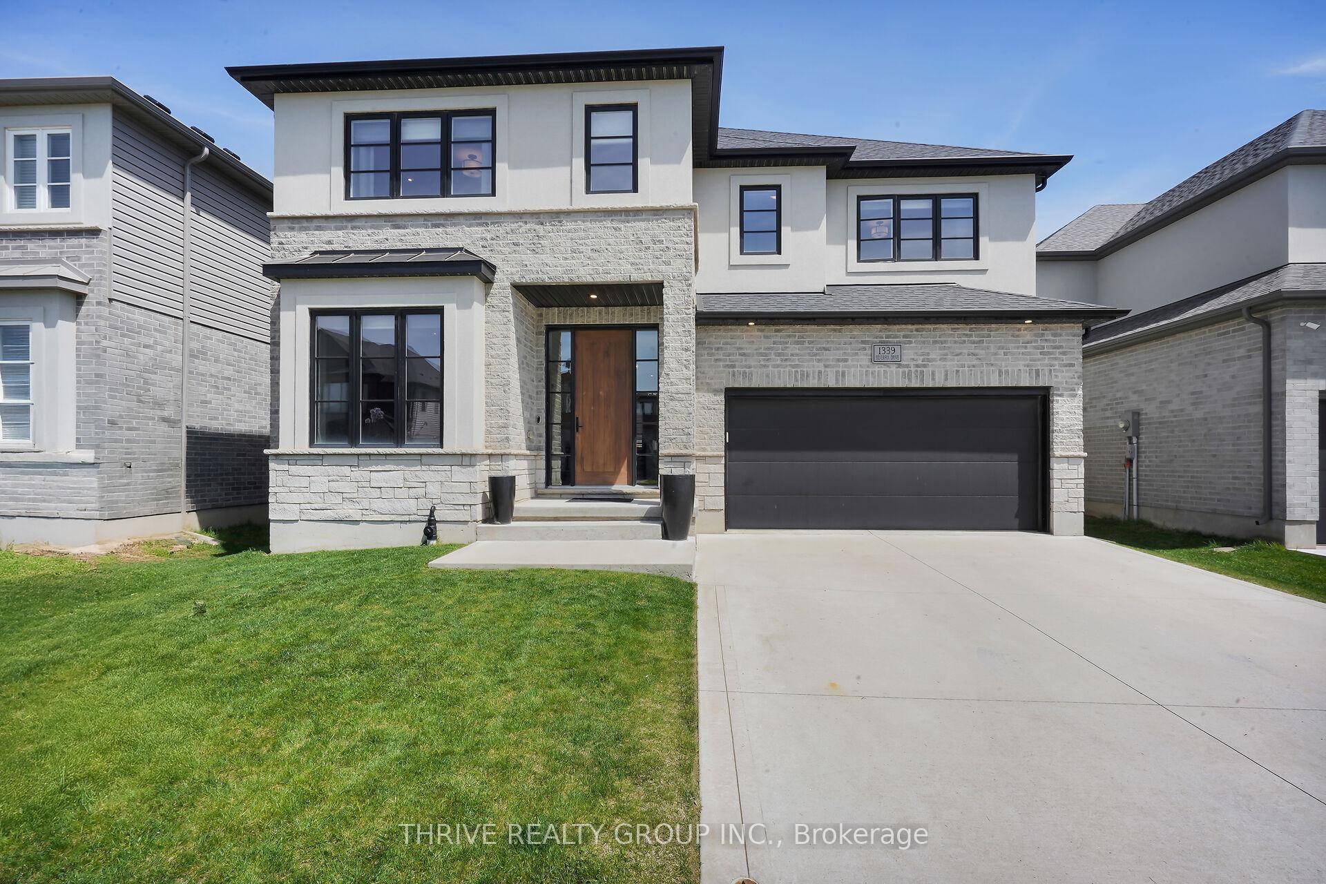 LUXURY, STYLE amp ; LOCATION THIS ONE HAS IT ALL !