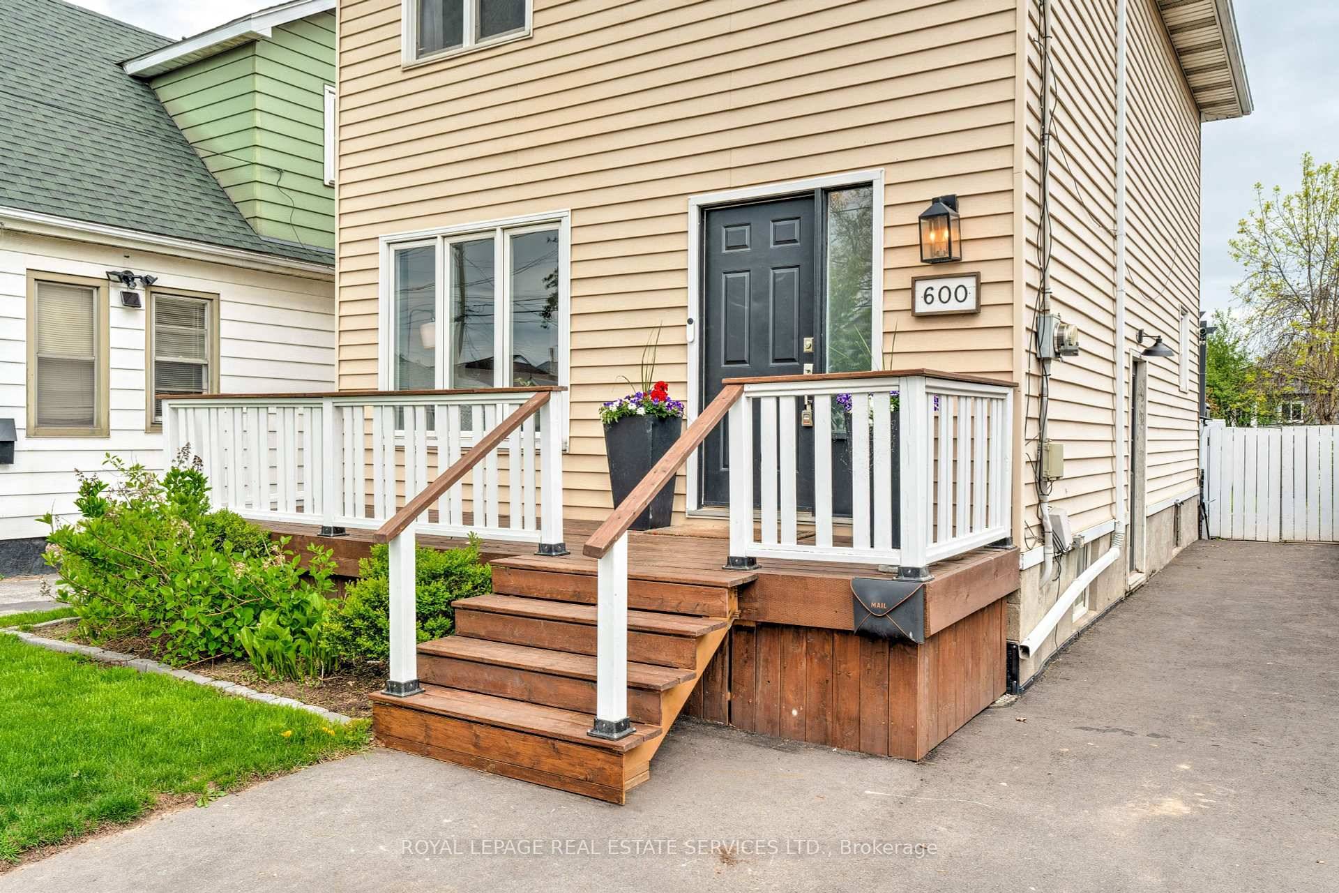 Don't miss your chance to own this beautifully renovated 2 storey home featuring 3 spacious bedrooms and 2 full bathrooms in the sought after Parkview neighbourhood.