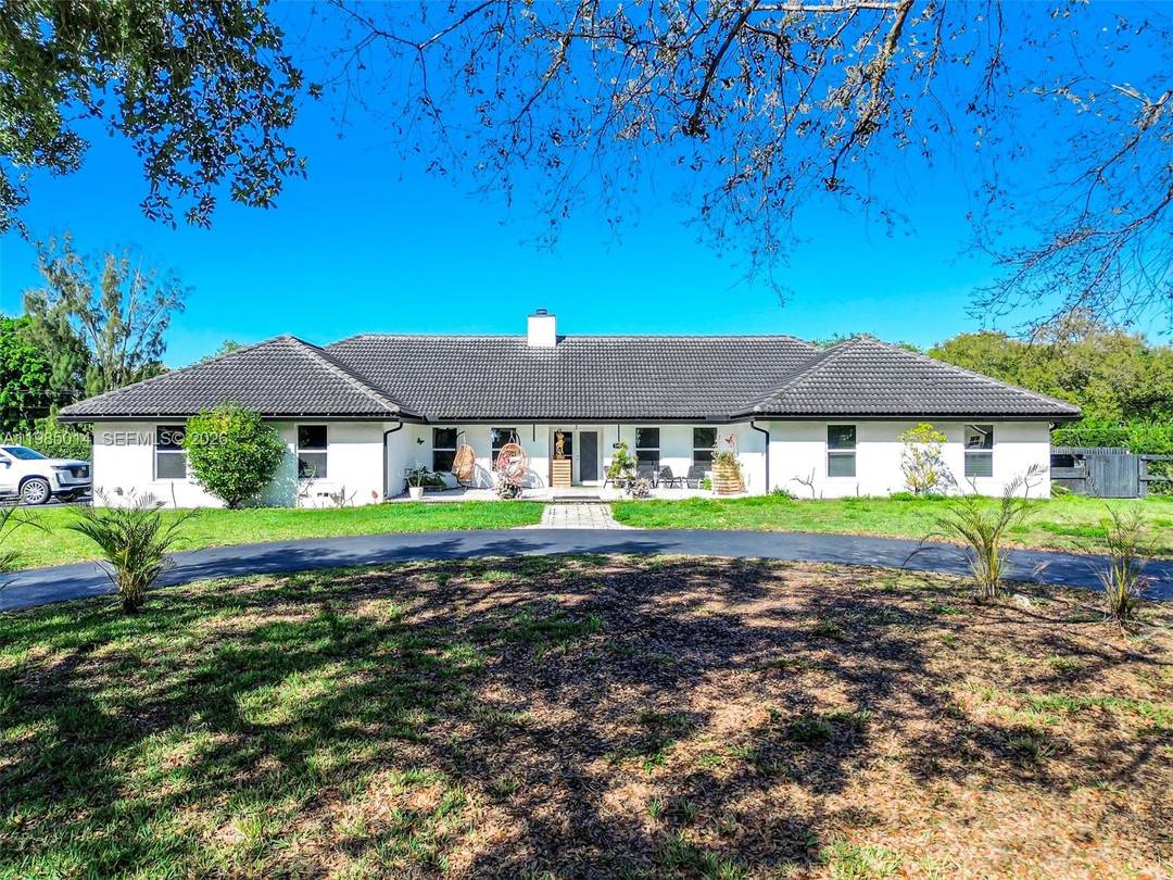 Welcome to a rare opportunity in the heart of Davie !