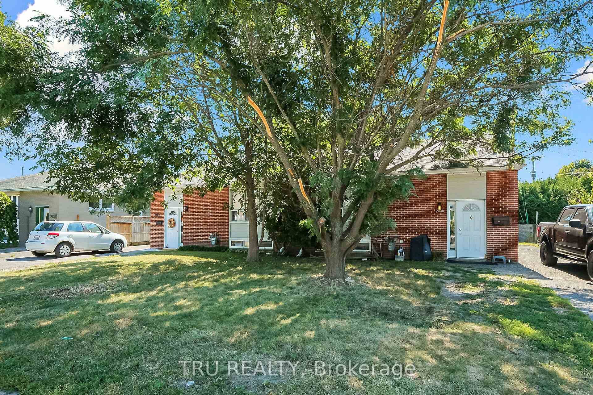 Fully Legal Four unit property in Parkway Park Absolute Cash Cow !