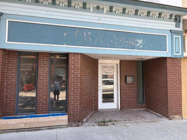 1364 Square feet in Downtown Cobourg Steps from the King Street.