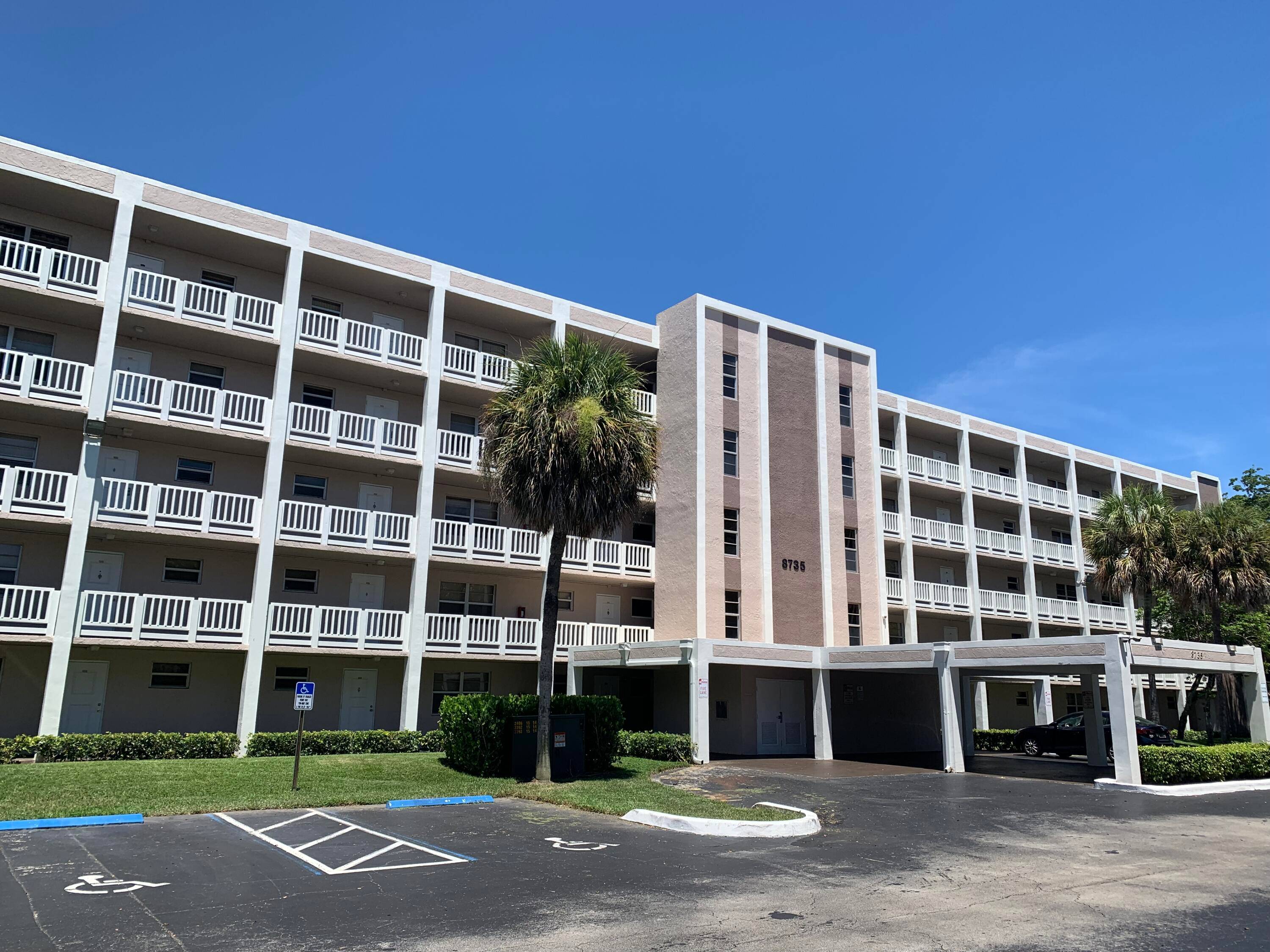 Great ground floor unit 2 2 corner unit, all assessment have been paid, property is tenant occupied.