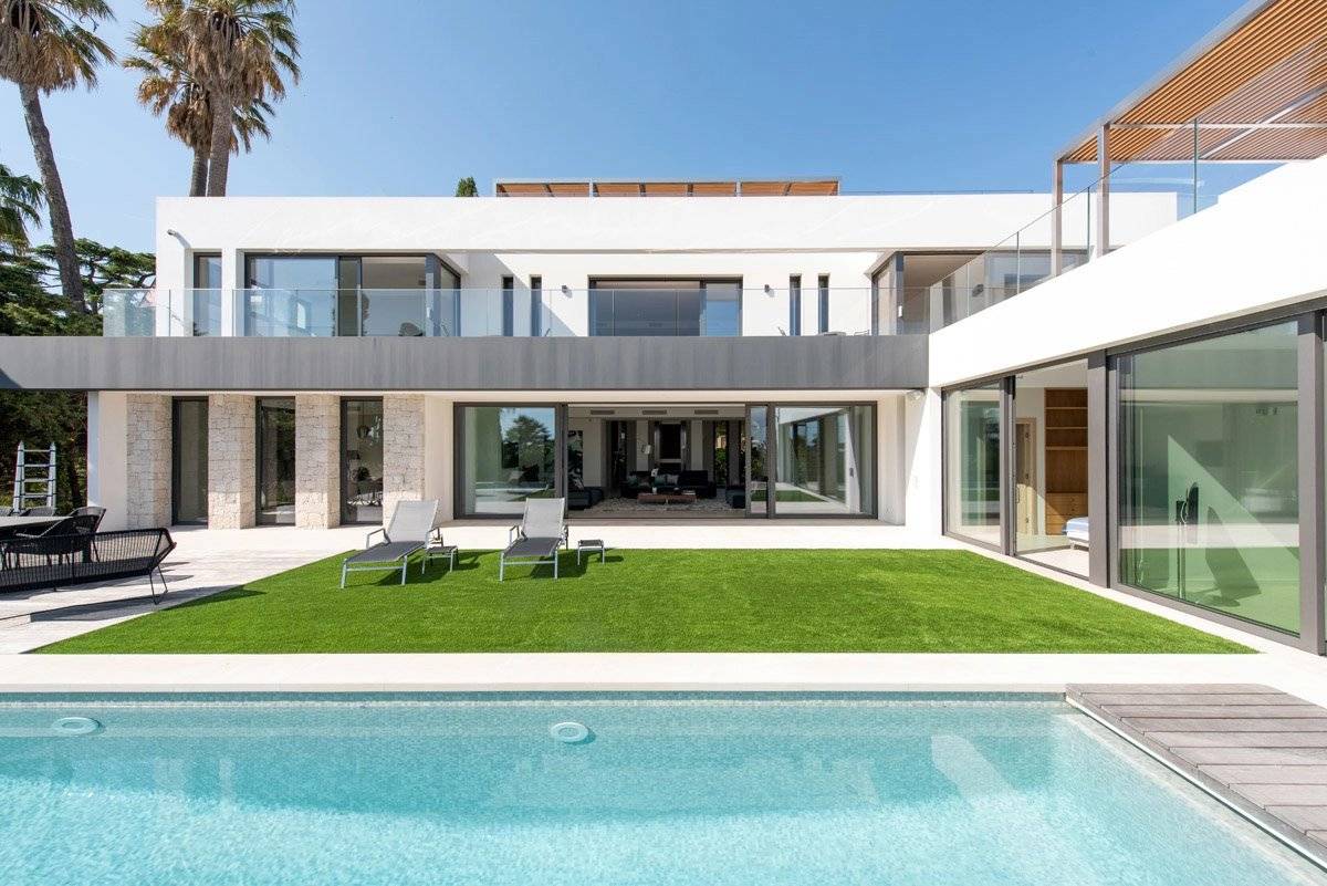 Contemporary villa located Cannes Basse Californie