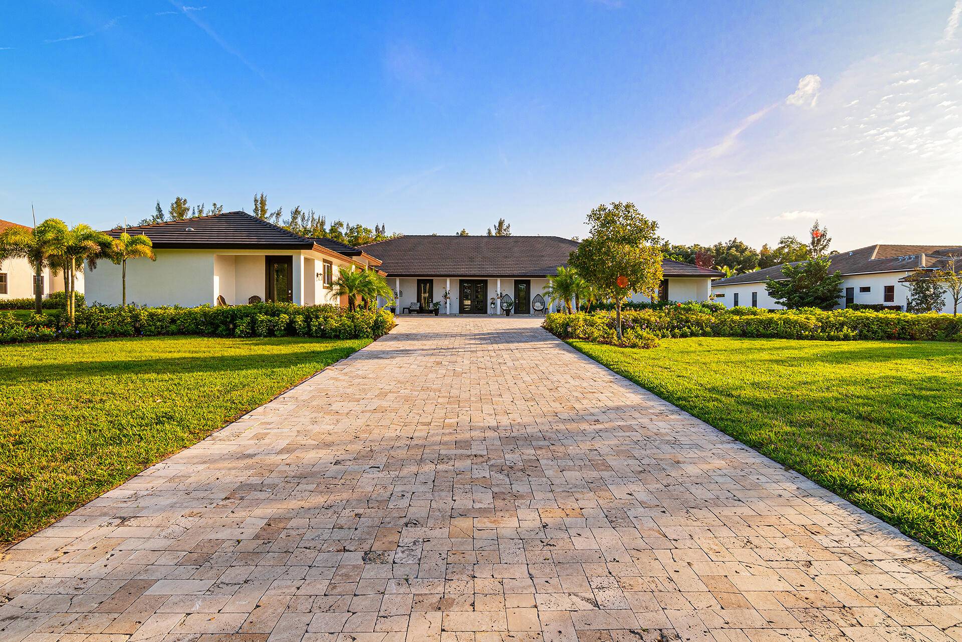 4 Yr New Custom blt by owner home, very spacious open floor plan w private in law suite, oversized covered screen in lanai 18 x 50 solar heated salt inground ...