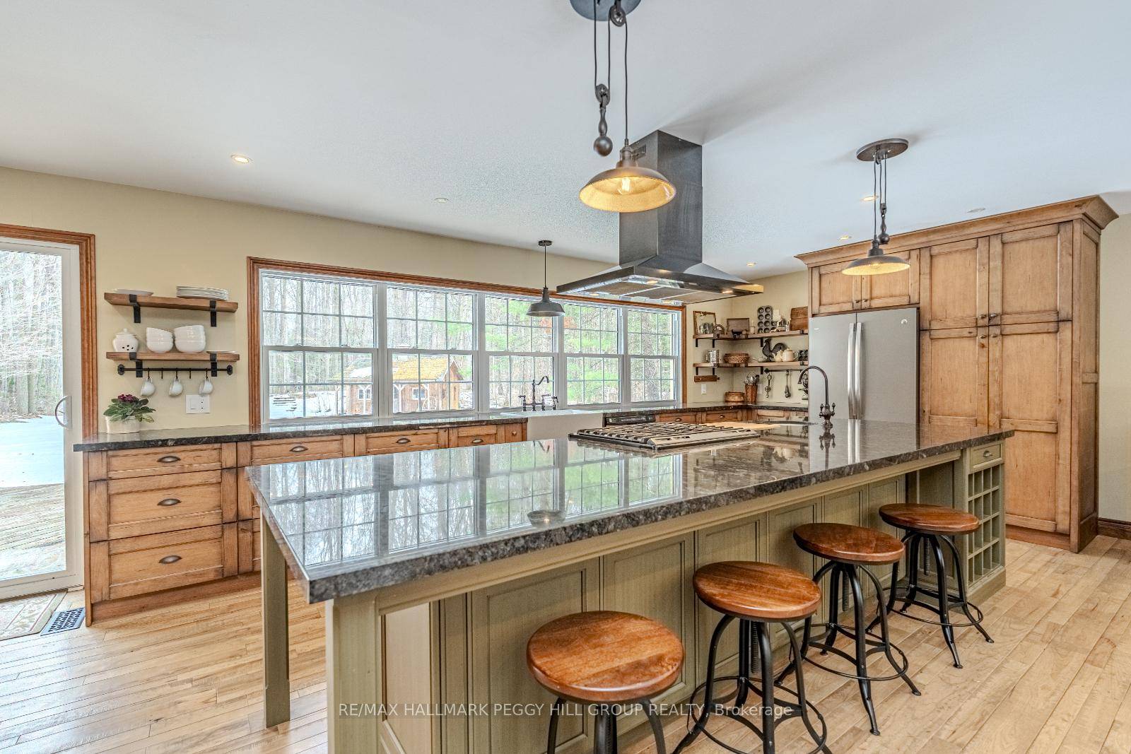 YOUR OWN PRIVATE RETREAT ON 2 ACRES TASTEFULLY UPDATED BUNGALOW amp ; READY TO MOVE IN !
