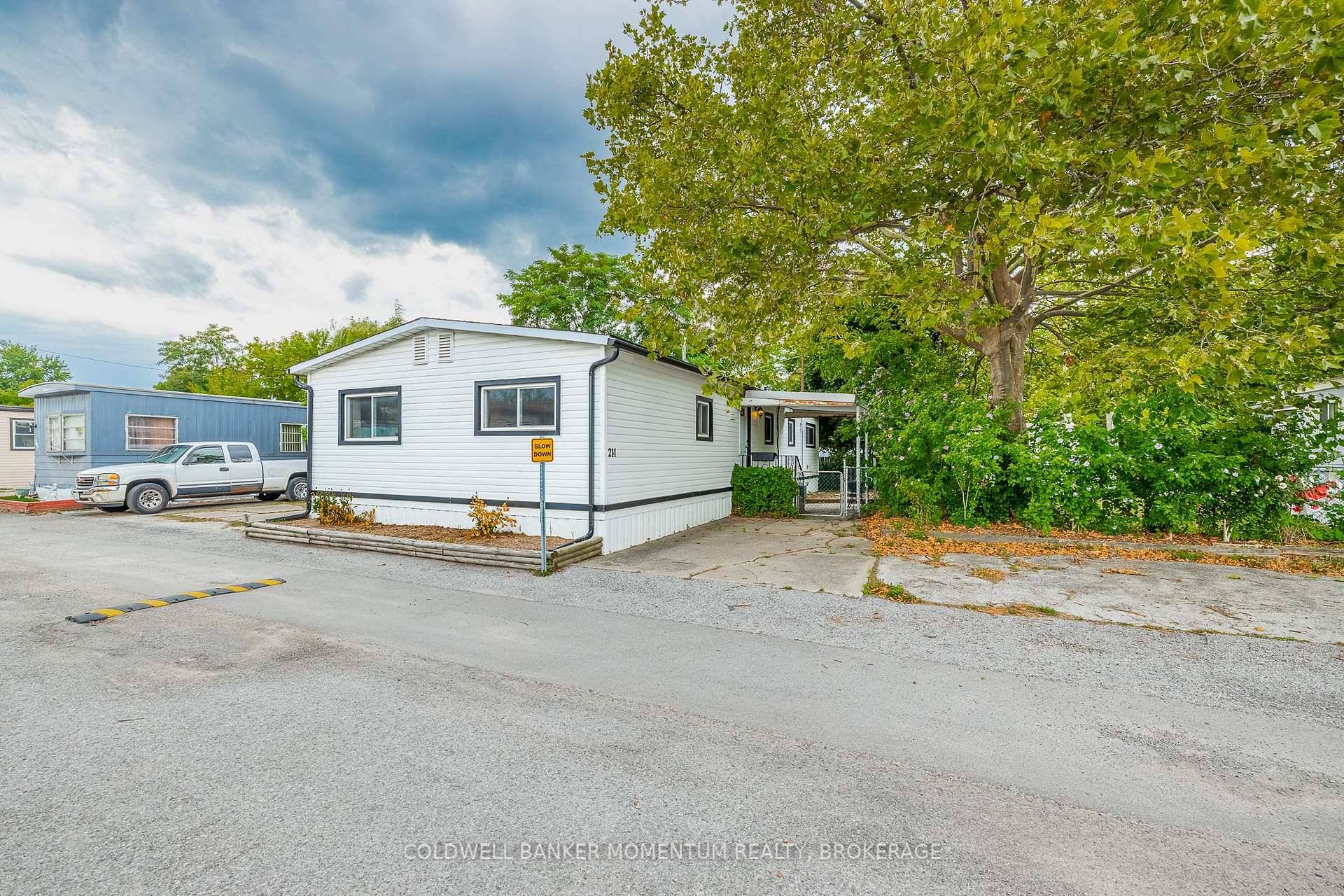 Discover affordable, year round living in this clean and spacious double wide mobile home, perfectly designed for comfort and convenience.