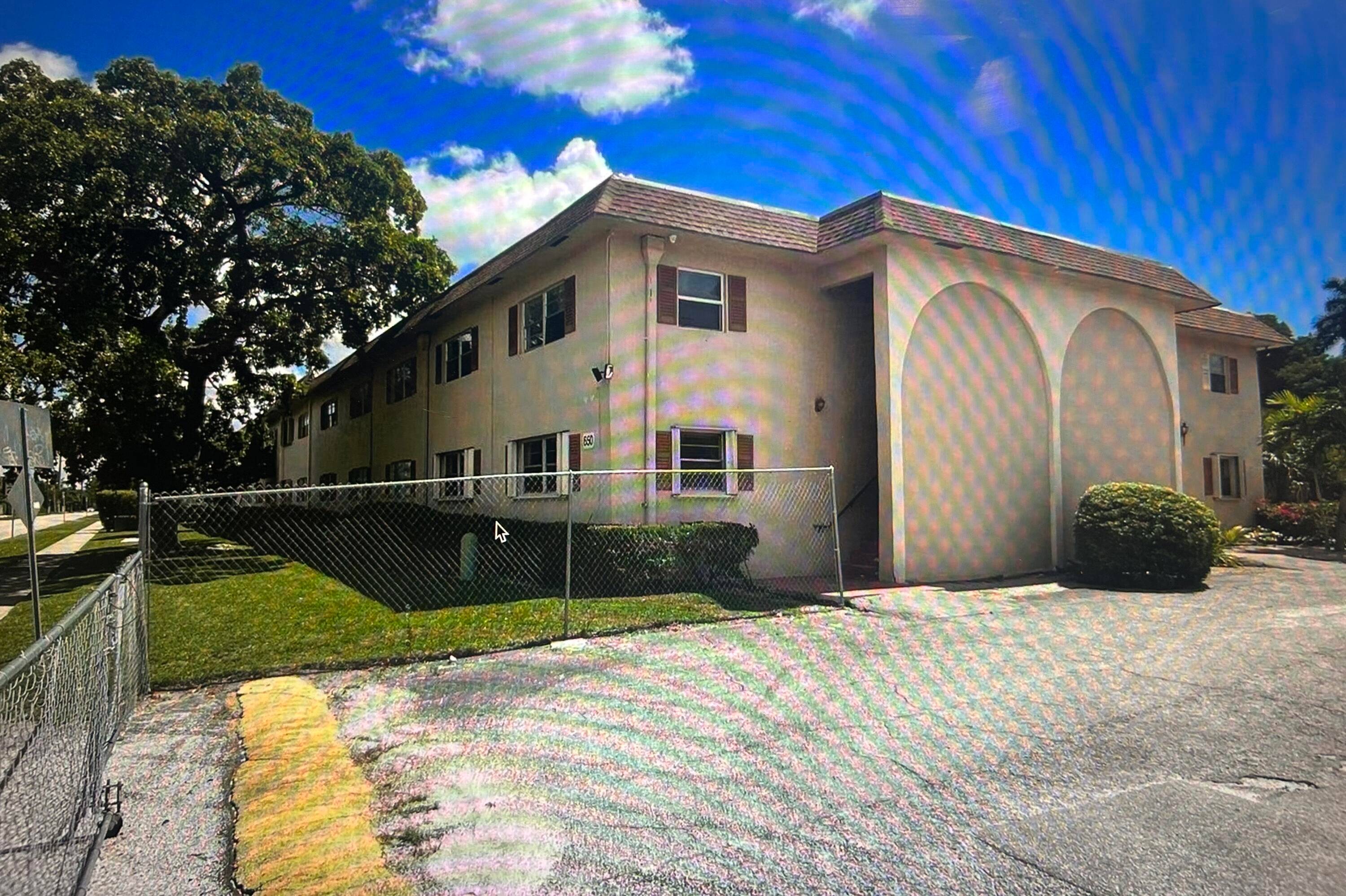 Prime East Boca Location Walk to Mizner Park !