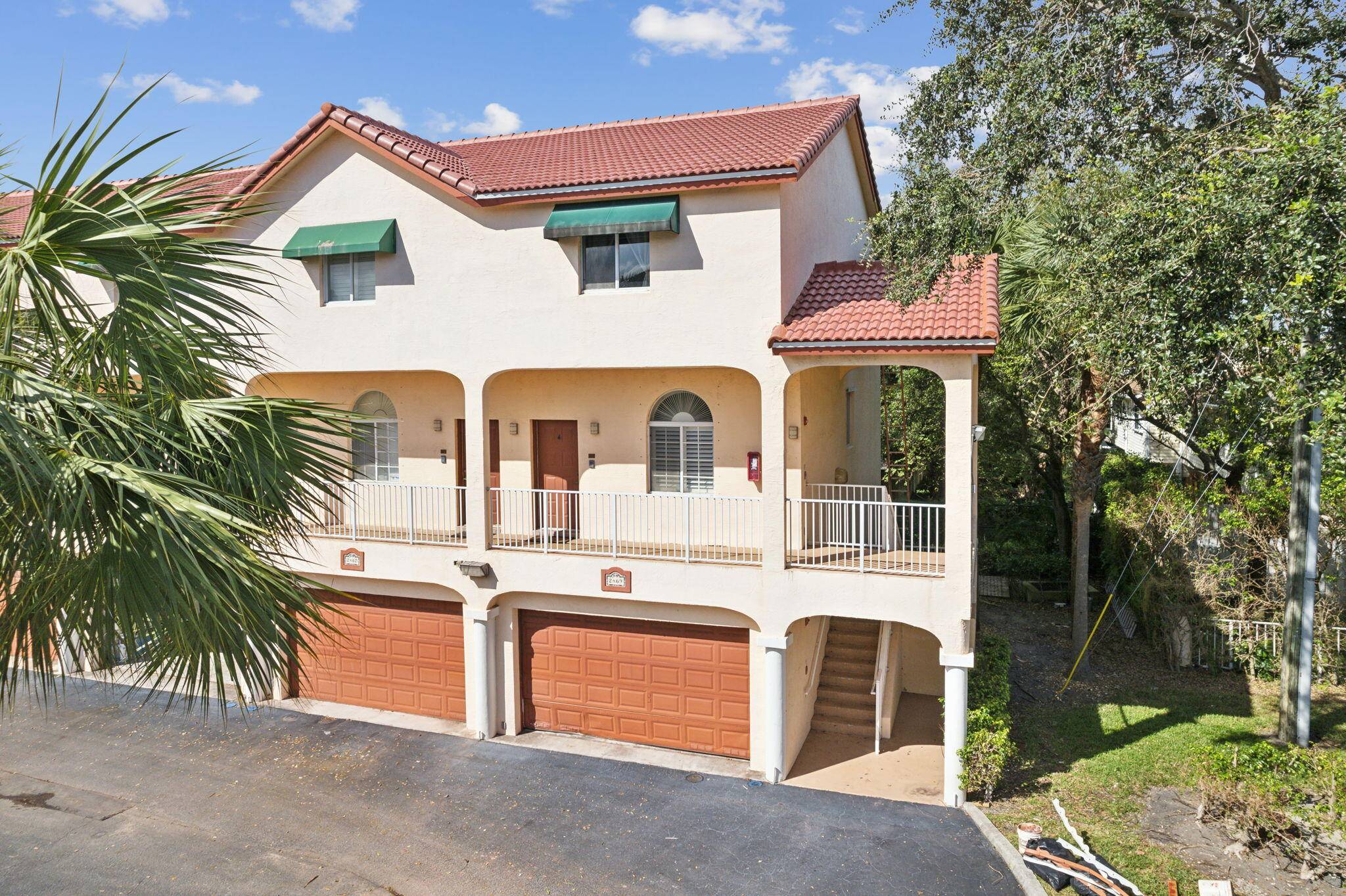 Beautiful corner unit 3 story townhouse just a mile from the beach !