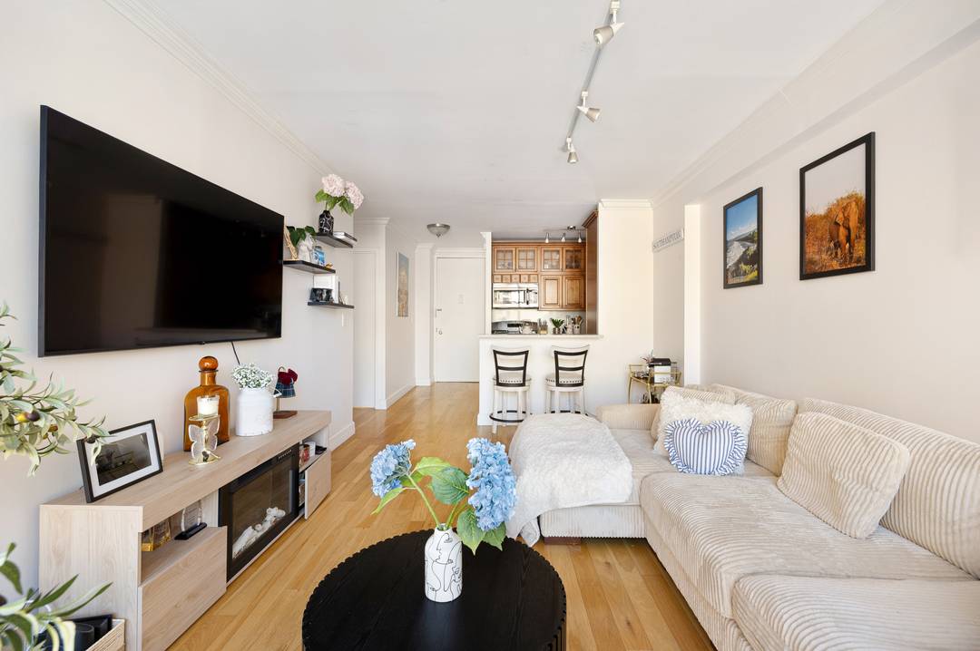 Welcome to Residence 11E at 150 East 85th Street, a bright, high floor one bedroom condo with west facing light, a private balcony, and the ease of full service living ...