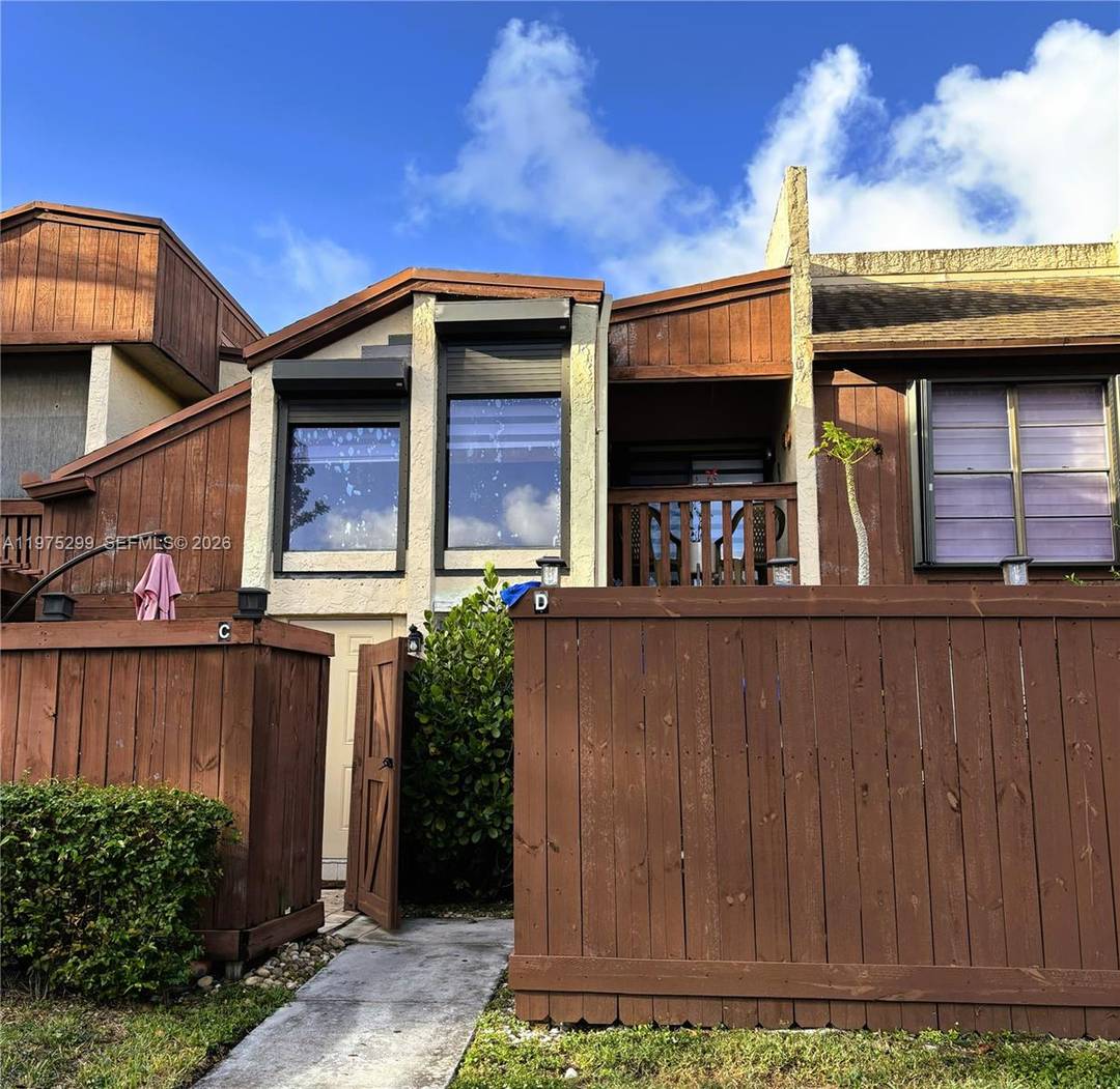 Updated amp ; very spacious 2nd floor condo townhouse in beautiful gated Snapper Village community, close to shopping centers, public transportation amp ; hospitals Resort like amenities, pool, clubhouse, security, ...