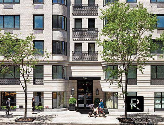 This elegant, entirely remodelled, extra large 1 bedroom apartment boasts high ceilings, cove crown mouldings, herringbone flooring, double pan windows, solid hardwood doors, and custom closets.