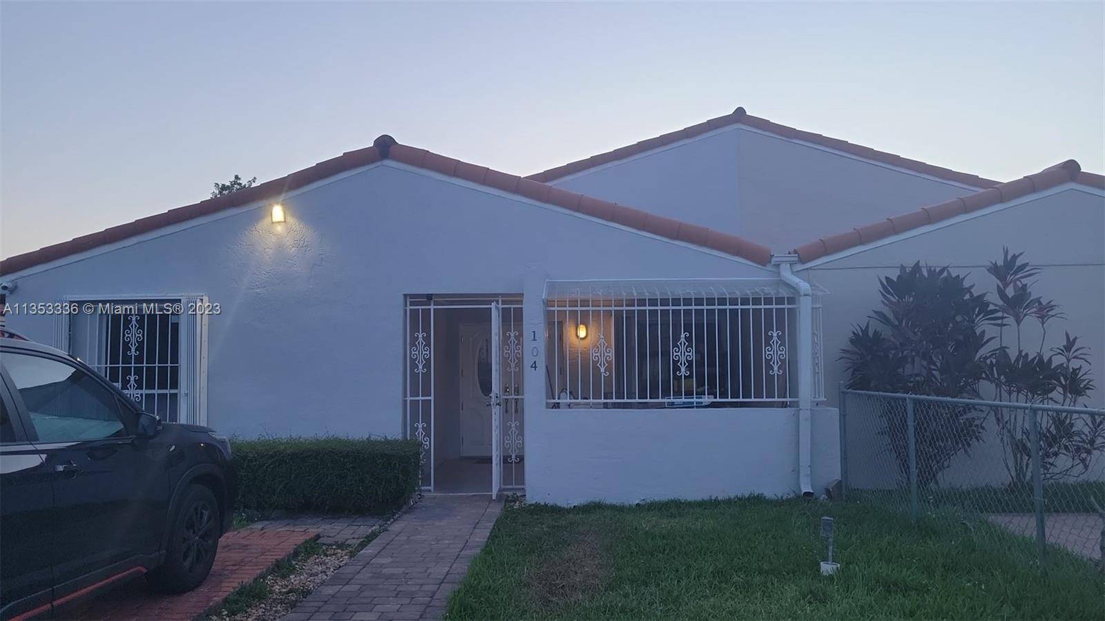 BEAUTIFUL REMODELED RESIDENTIAL HOME IN WEST FLAGLER, CLOSE TO MAJOR BUSINESSES, RESTAURANTS, STORES, 3ROOMS 2 BATHROOMS FRESHLY PAINTED.