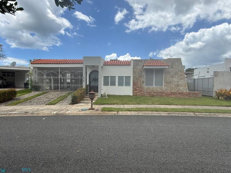 PEDRO ALARCÓN 618, MANSIONES DE ESPAÑA, CASA 4H 2.5B, ENSERES House Mayaguez