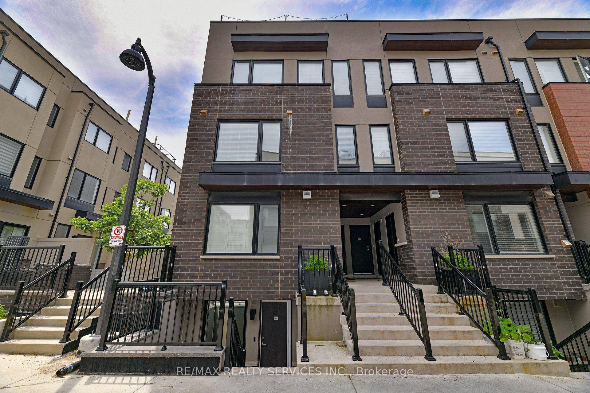 PRIME LOCATION ! ! ! Everything you need at your fingertips !