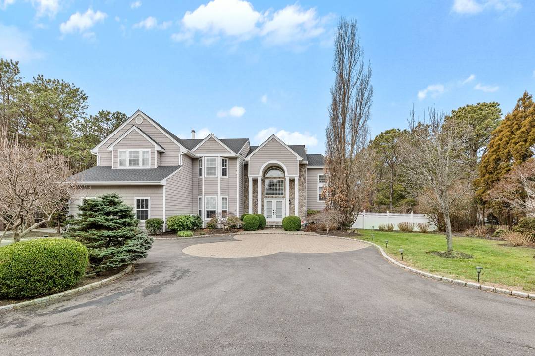 Endless Amenities in East Quogue!