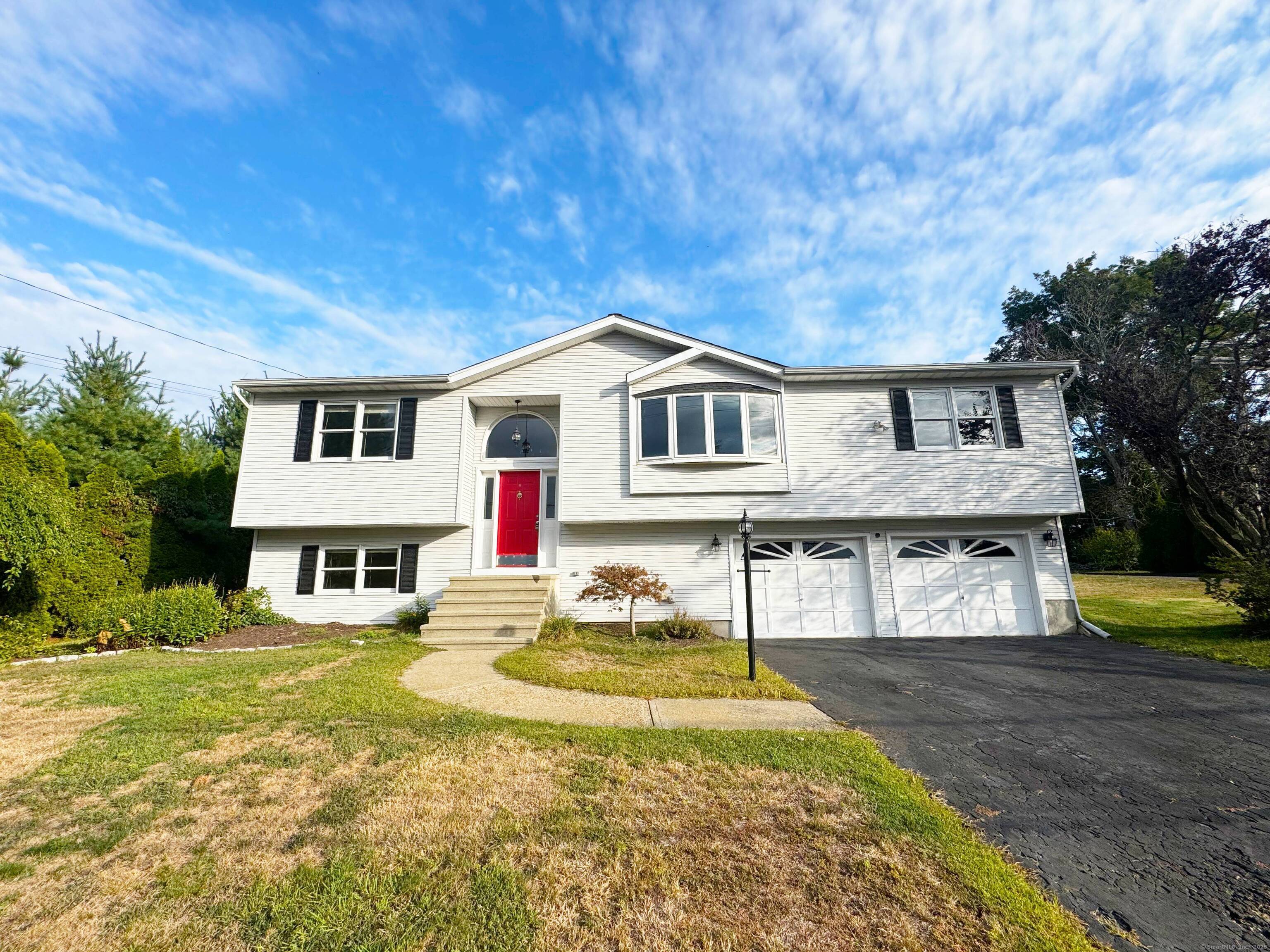 Charming, raised ranch located in a quiet neighborhood !