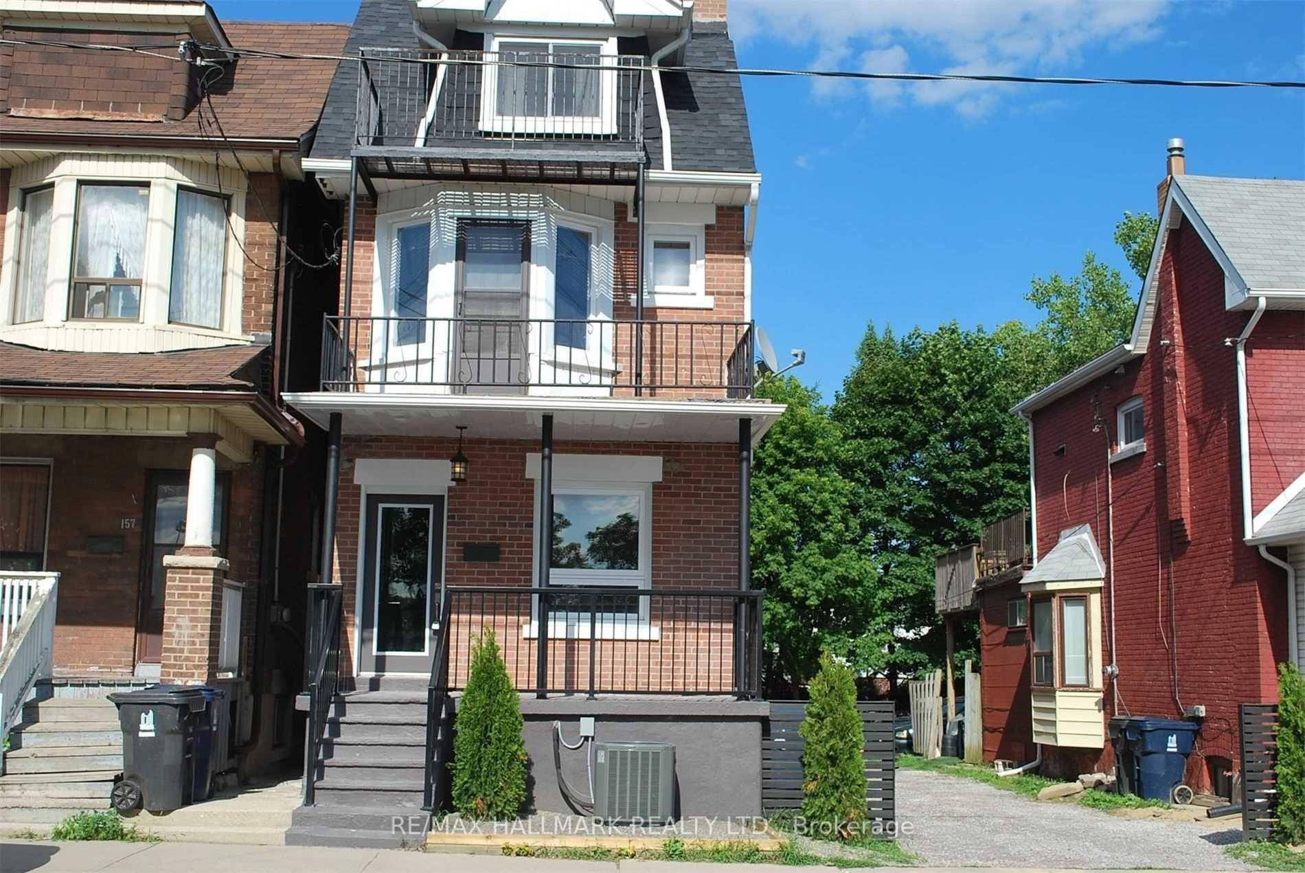 Welcome to rental living at its finest Charming 1 Bedroom Main Floor Apartment Across from Greenwood Park.