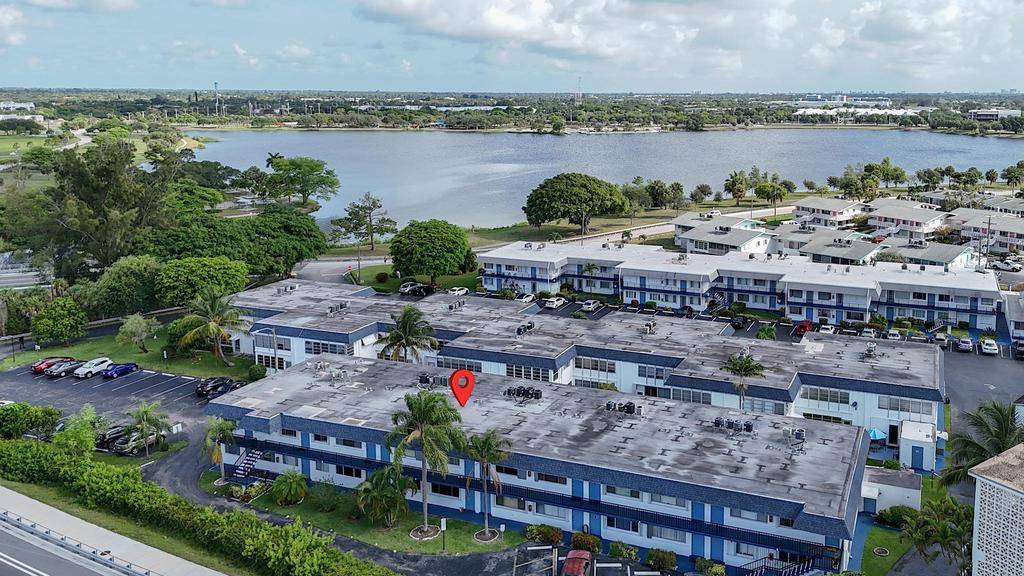 Ground floor 55 Lake Worth Beach condo steps to Lake Osborne.