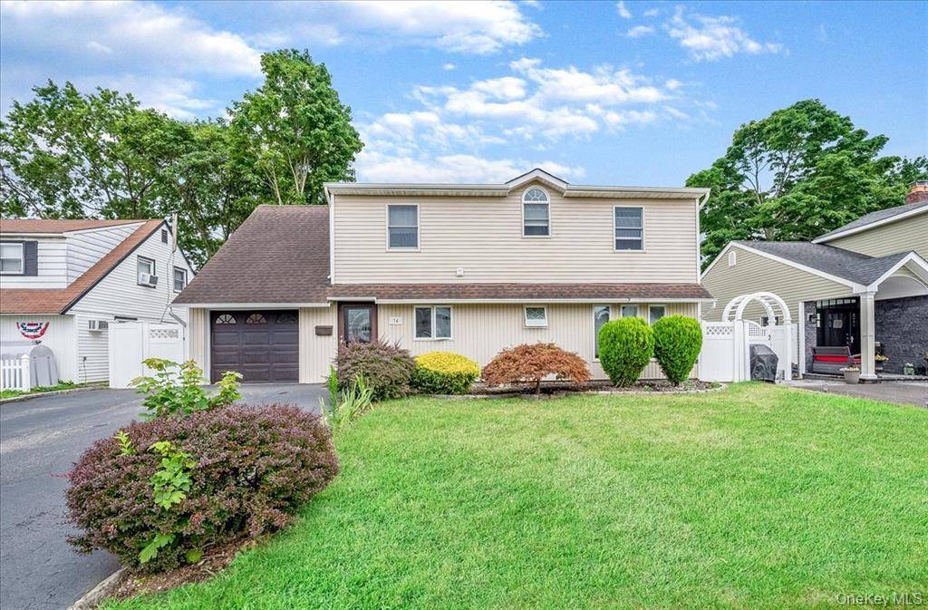 Welcome to this spacious 5 bed, 2 bath home in the heart of Levittown !