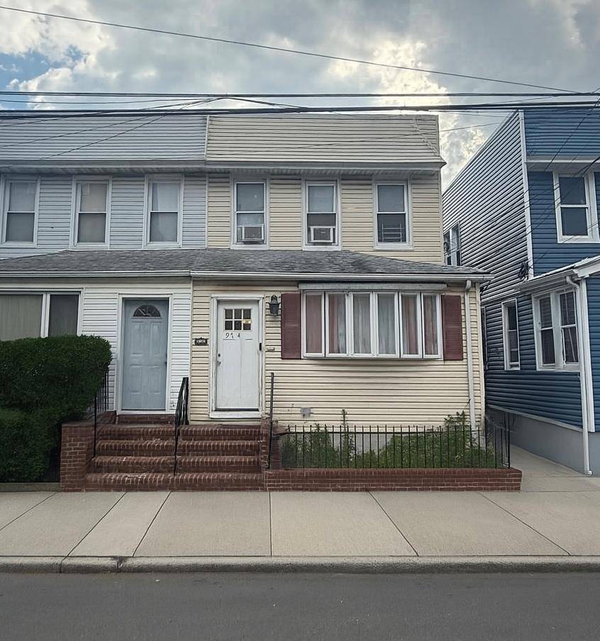 Welcome to 97 40 90th Street.