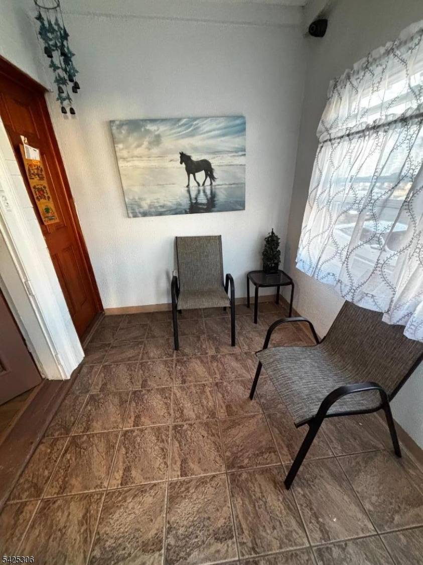 Great investment opportunity in excellent condition !