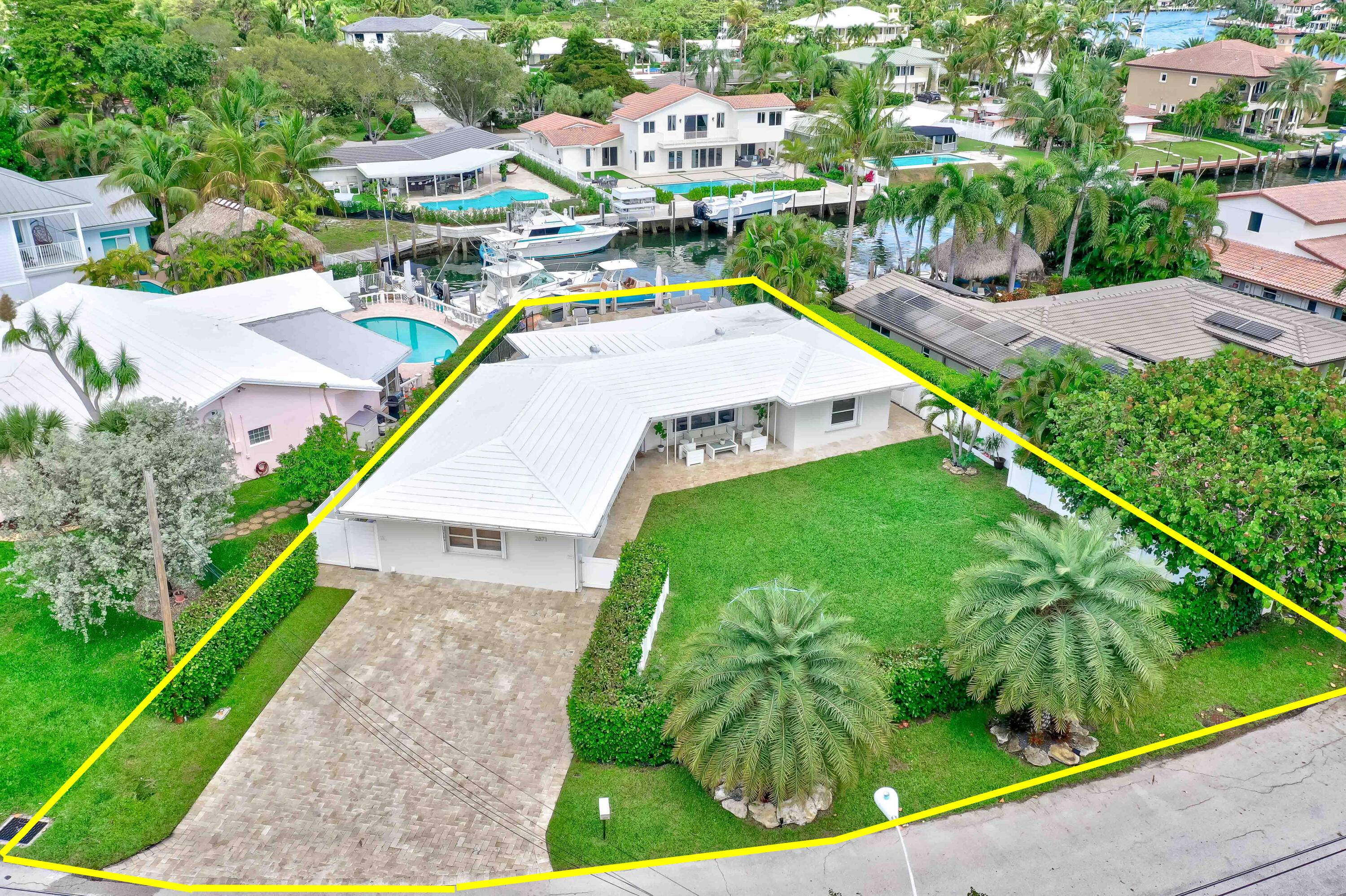 DESIGNER WATERFRONT HOME in the EXCLUSIVE HILLSBORO HARBOR !