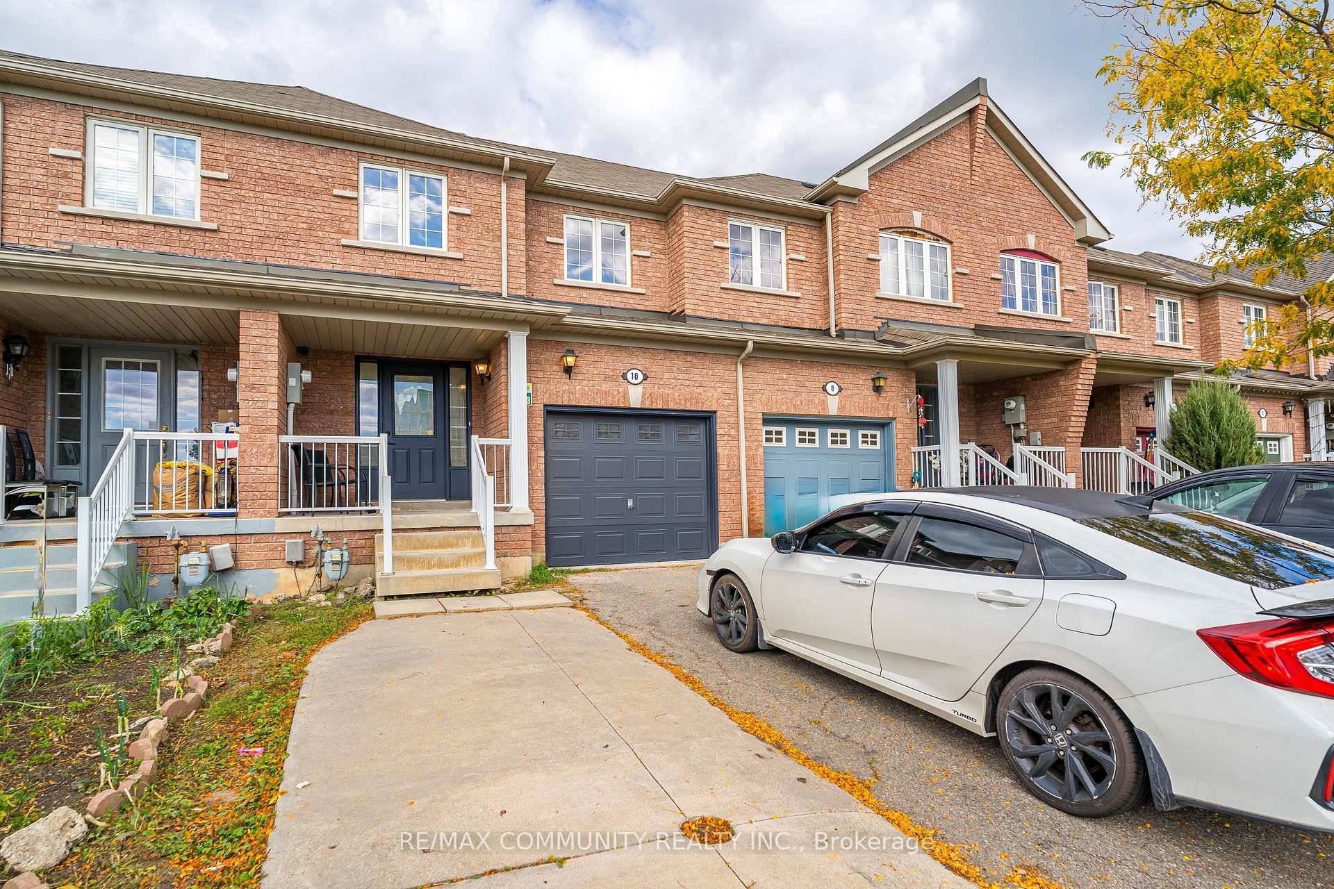 Welcome to this beautifully updated 4 bedroom, 4 washroom townhouse in a highly desirable neighborhood close to top rated schools, parks, shopping, and amenities.