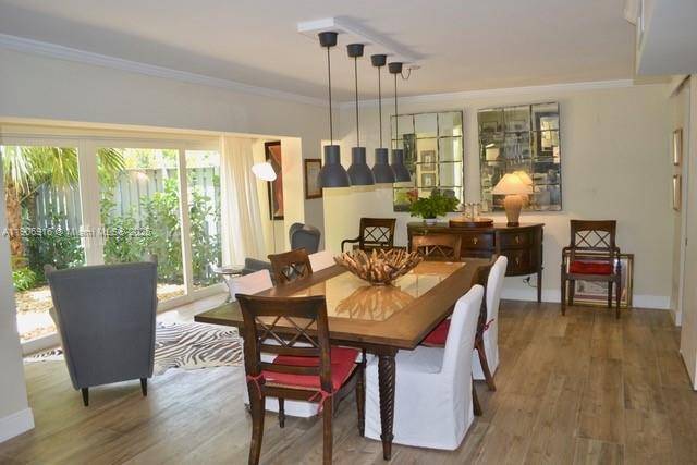 Beautiful and updated unit in one of Key Biscayne s most desirable locations.