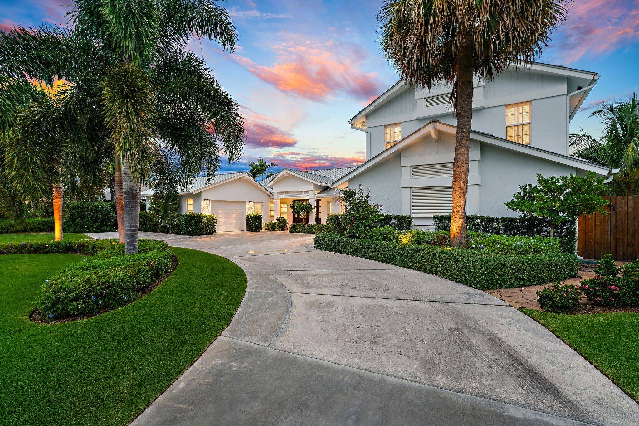 BOATER'S PARADISE ! Welcome to Bay Village, a private enclave of 45 Deepwater homes in the heart of Palm Beach Gardens.