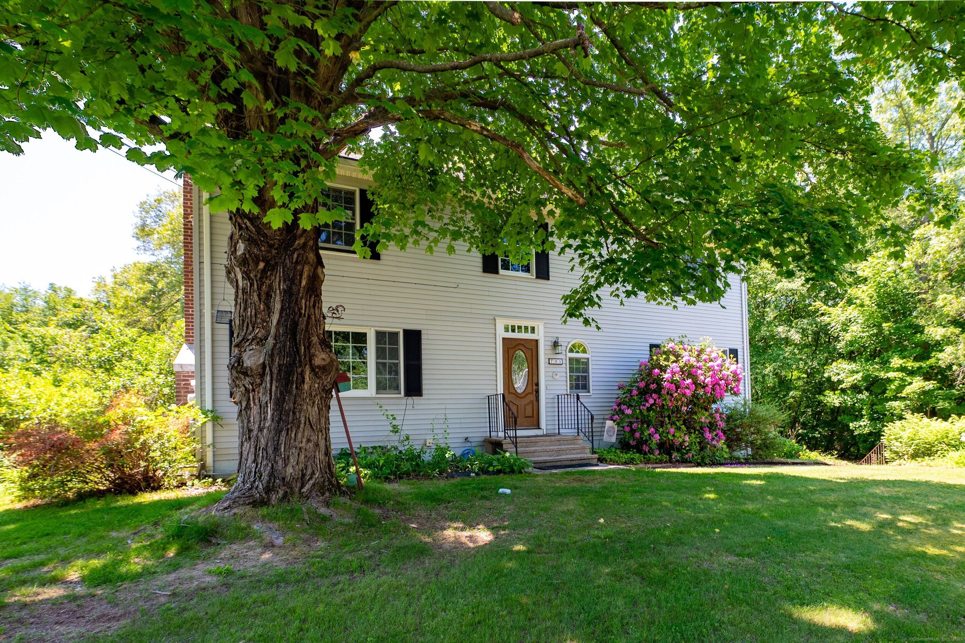 Come and check out this Classic Colonial Charm in the heart of Cheshire.
