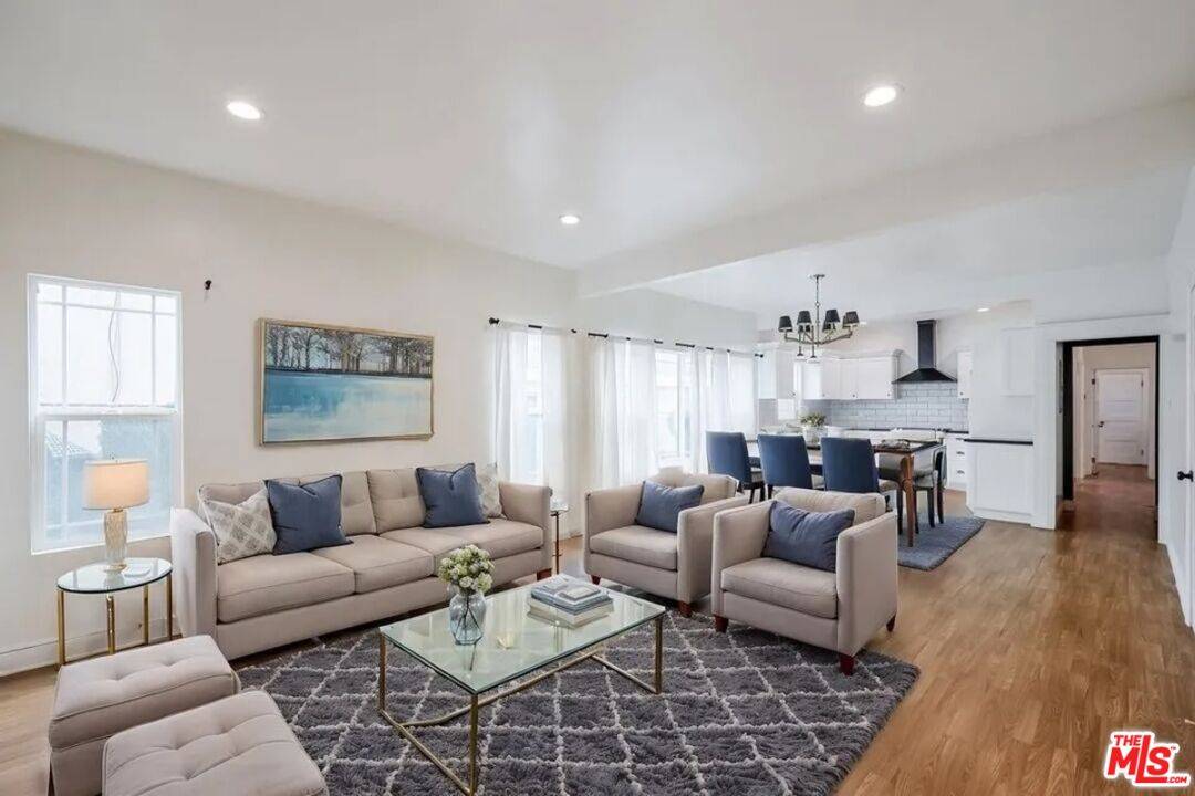 6110 De Longpre Ave 2BR Hollywood Hills East La