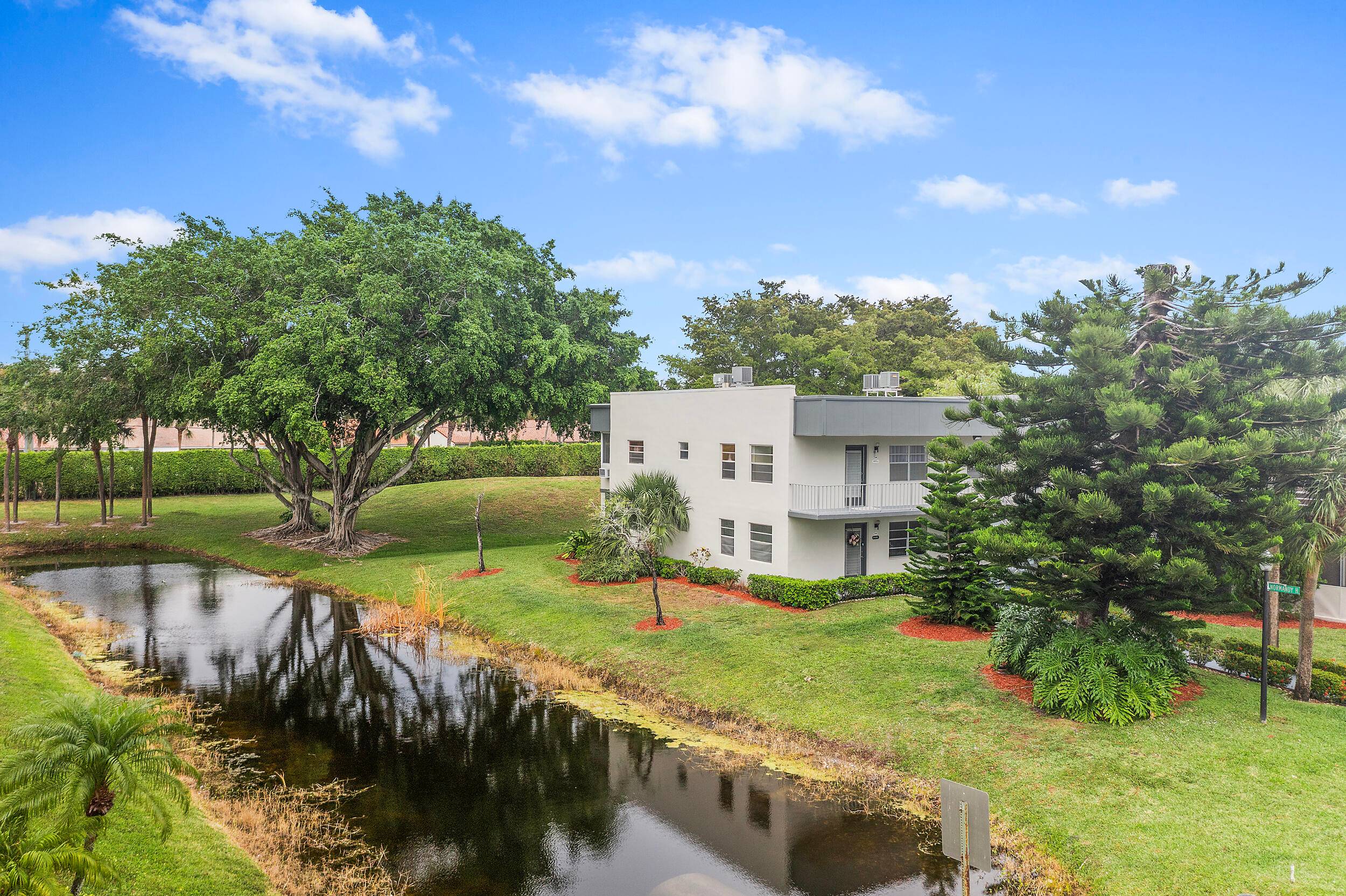This beautifully remodeled corner unit offers stunning canal and garden views, creating a serene and picturesque setting.