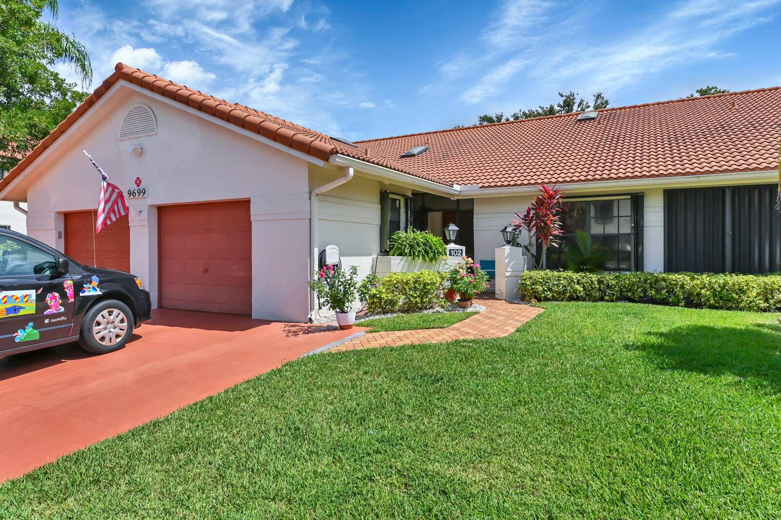 Welcome to Sun Valley East, a desirable 55 community offering comfort and convenience.