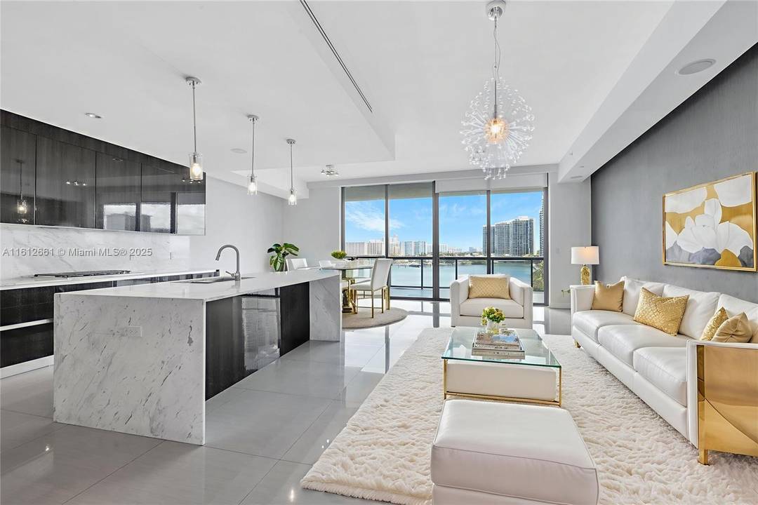 JUST REDUCED FOR A QUICK SALE !