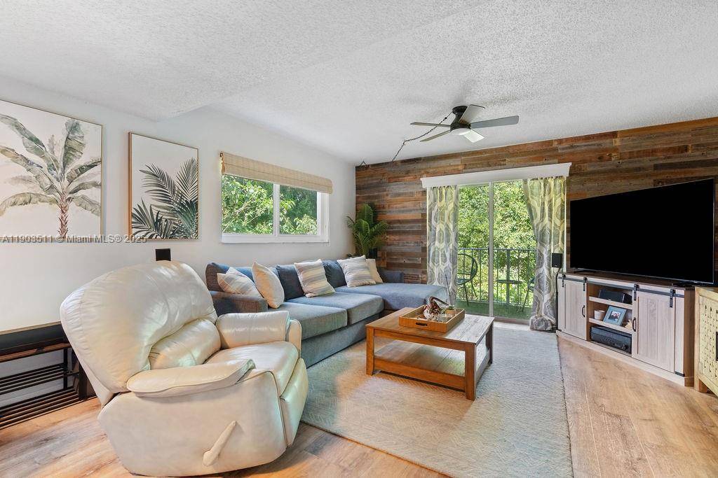 Affordable, updated Key Largo townhome !