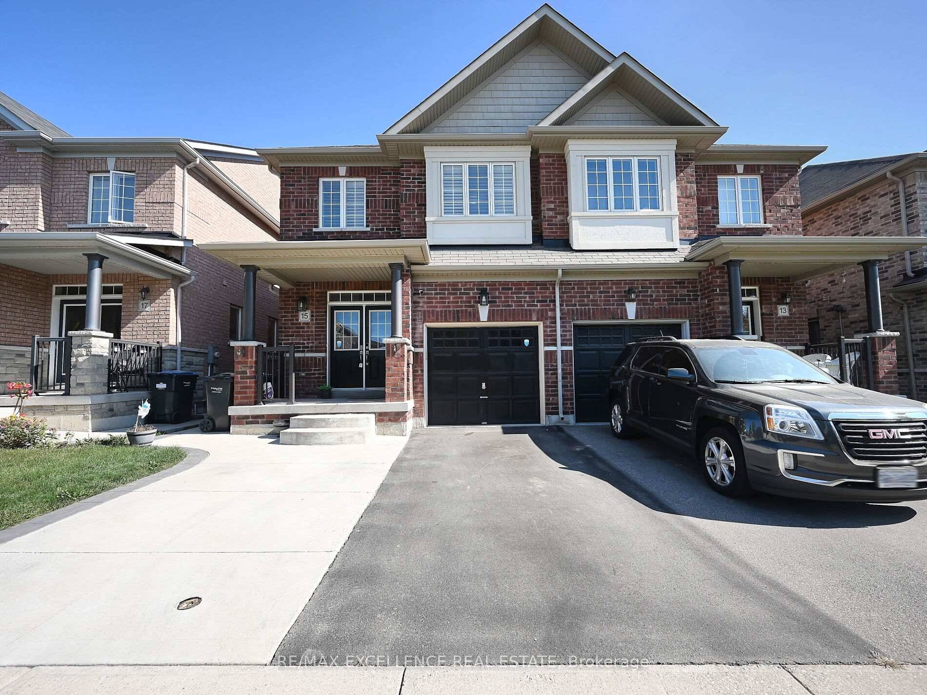 ! ! ! Gorgeous 3 2 Bedroom 4 Washrooms 1 1 Kitchens Semi Detached Home in Caledon's Southfields Village !