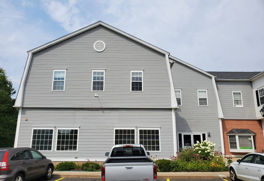 Versatile Commercial Space for Lease 350 Main Street, Durham, CT Located in the heart of Durham Center, this flexible commercial space offers 5, 000 sq ft with 2 bathrooms at ...