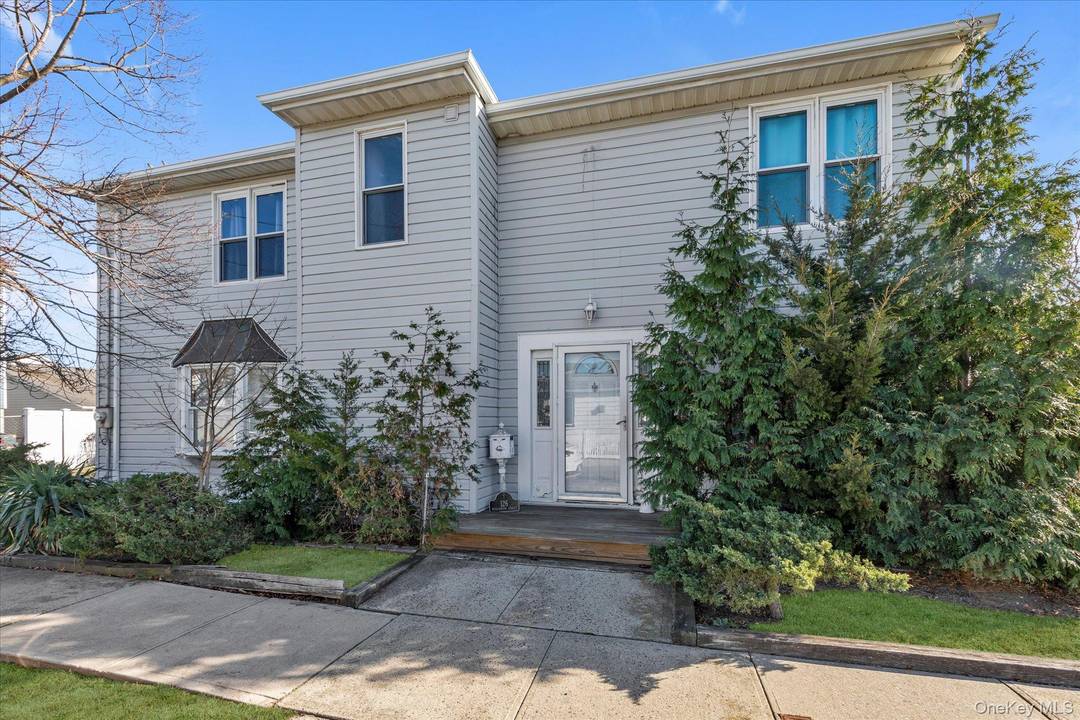 East Rockaway Bay Park water view colonial 2 bedrooms 1.