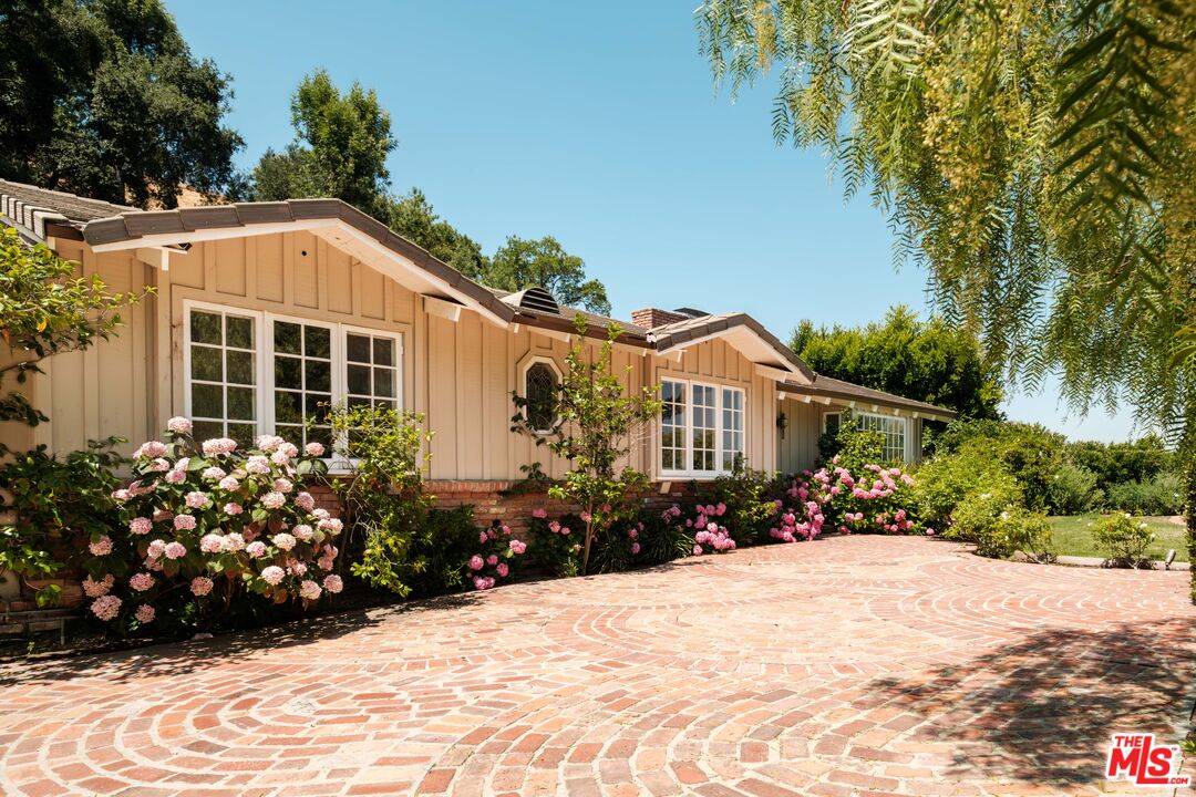9430   Eden Dr 3BR Beverly Hills Post Office | B.H.P.O. La