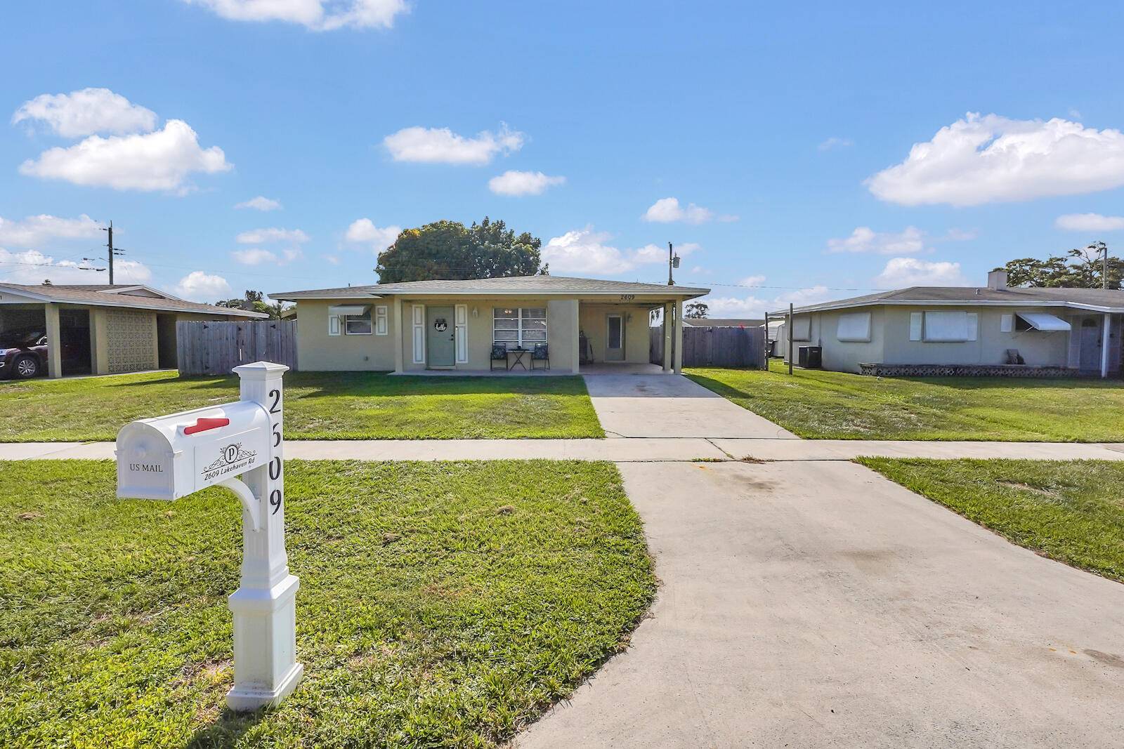Welcome to this charming 1 story home in Cresthaven Palm Beach with no HOA !