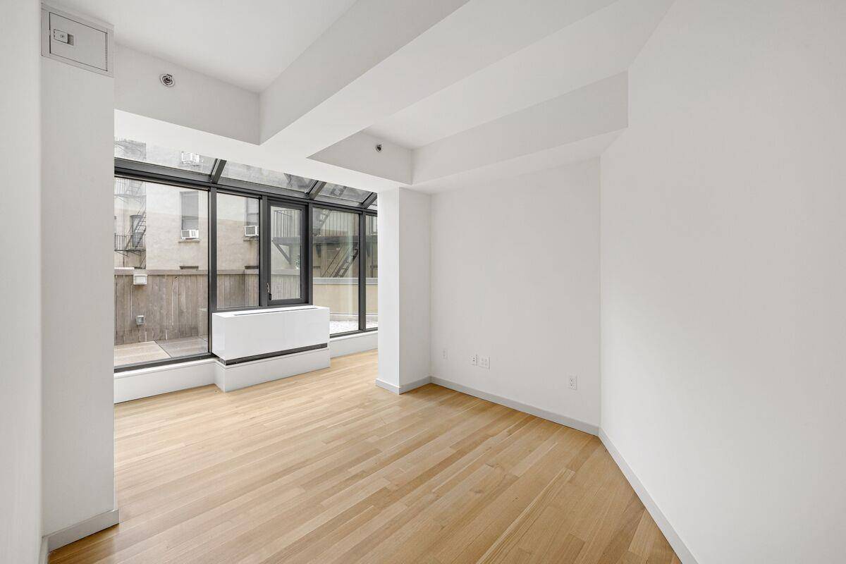 The Highbridge is a new boutique luxury condominium designed by Daniel Goldner Architects overlooking Highbridge Park in vibrant Washington Heights.